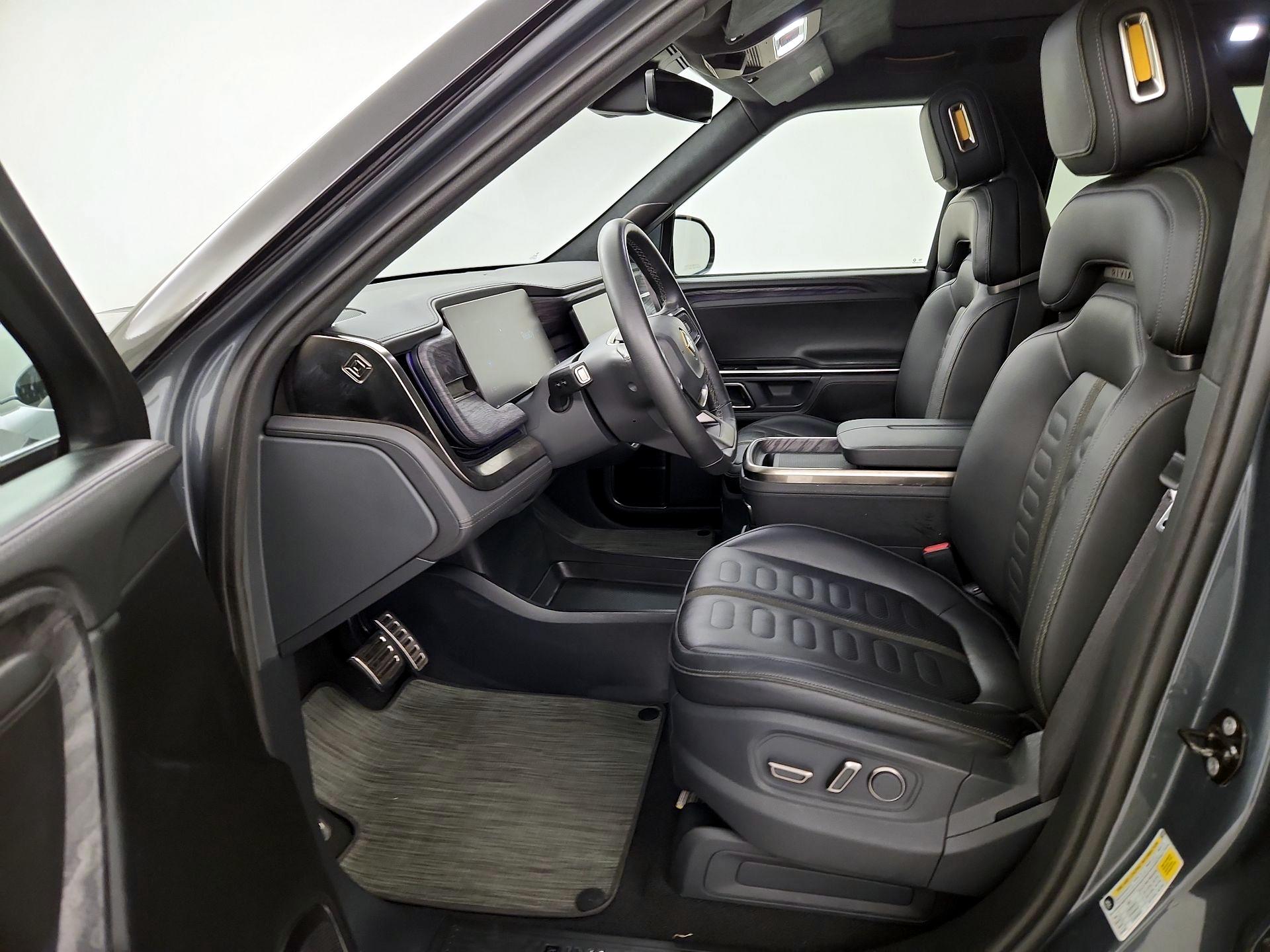 Thumbnail: 2022 Rivian R1T - 11