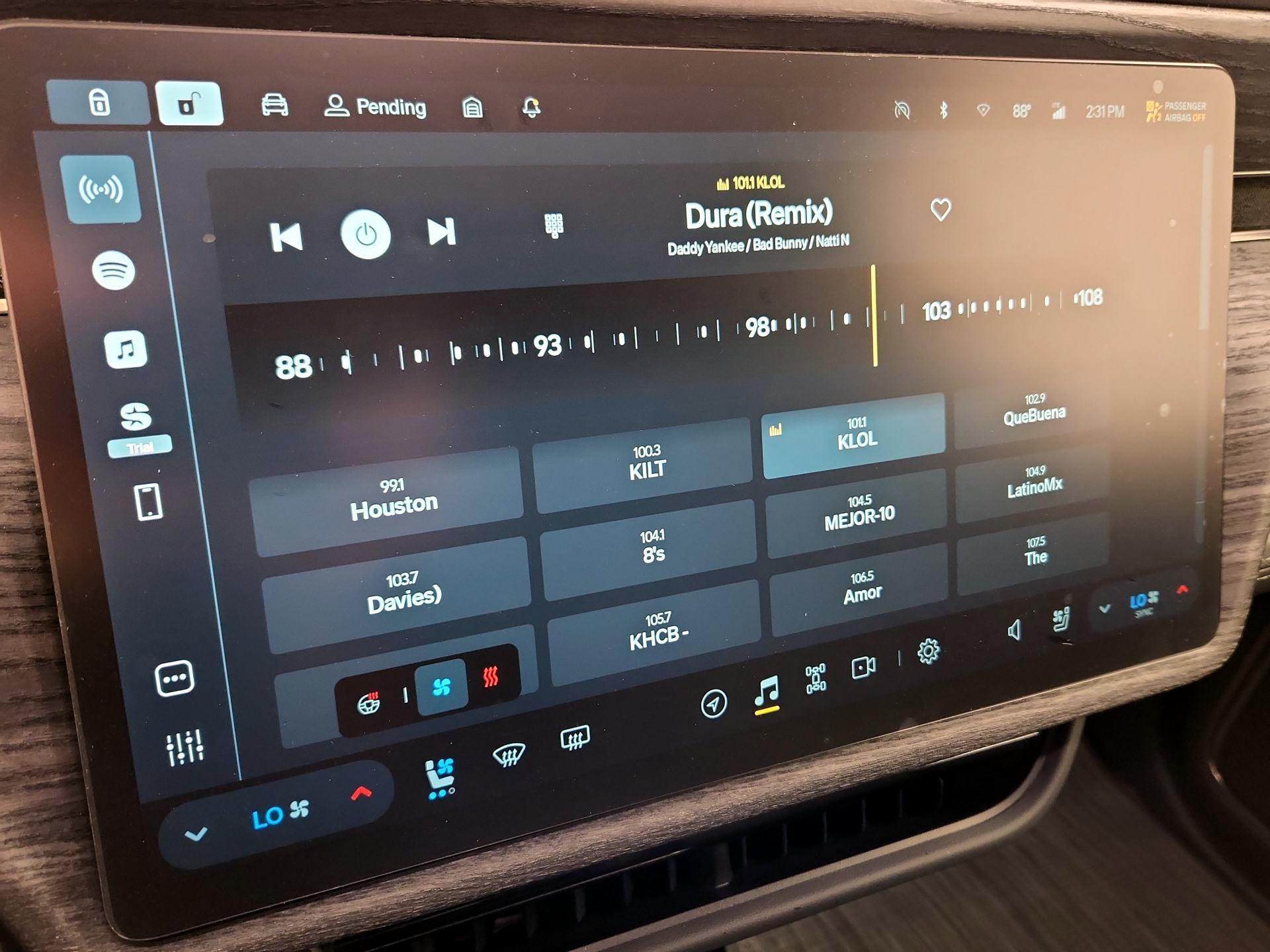 Thumbnail: 2022 Rivian R1T - 16