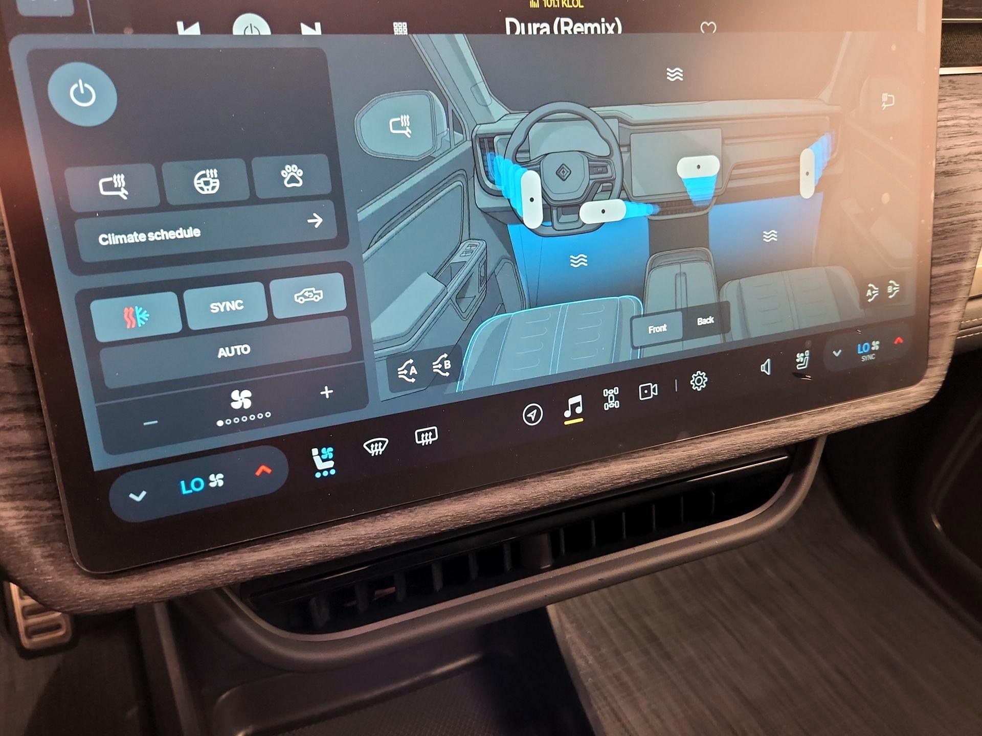 Thumbnail: 2022 Rivian R1T - 17