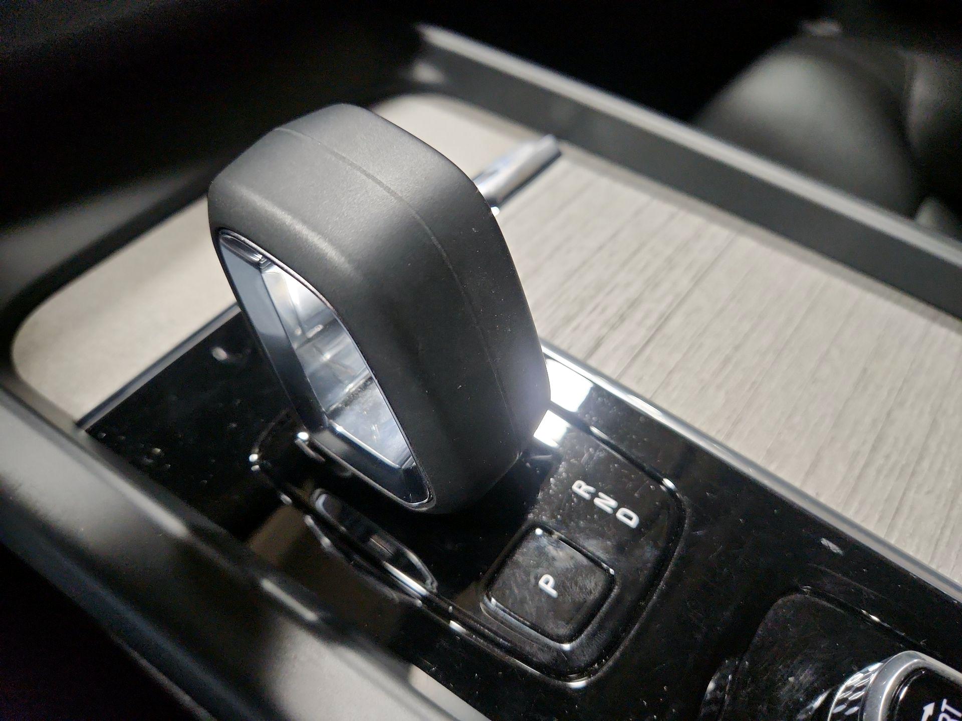 Thumbnail: 2025 Volvo XC60 - 15