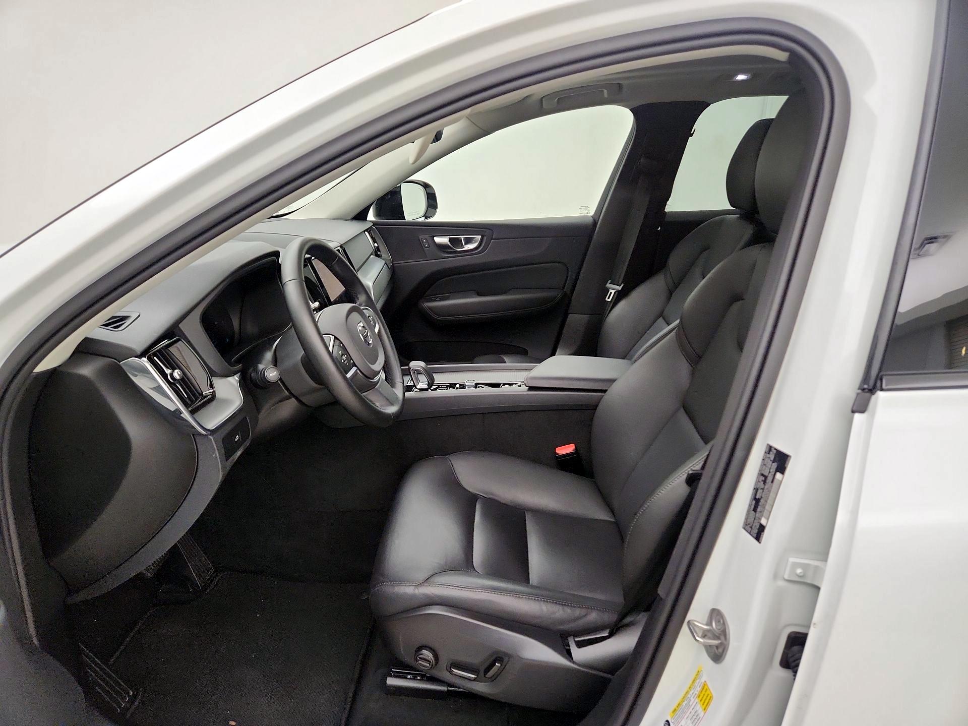 Thumbnail: 2025 Volvo XC60 - 11
