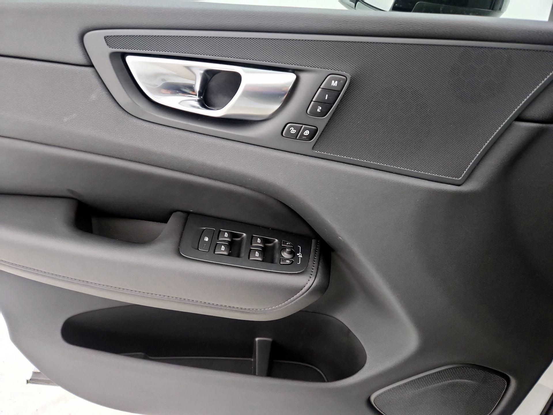 Thumbnail: 2025 Volvo XC60 - 12