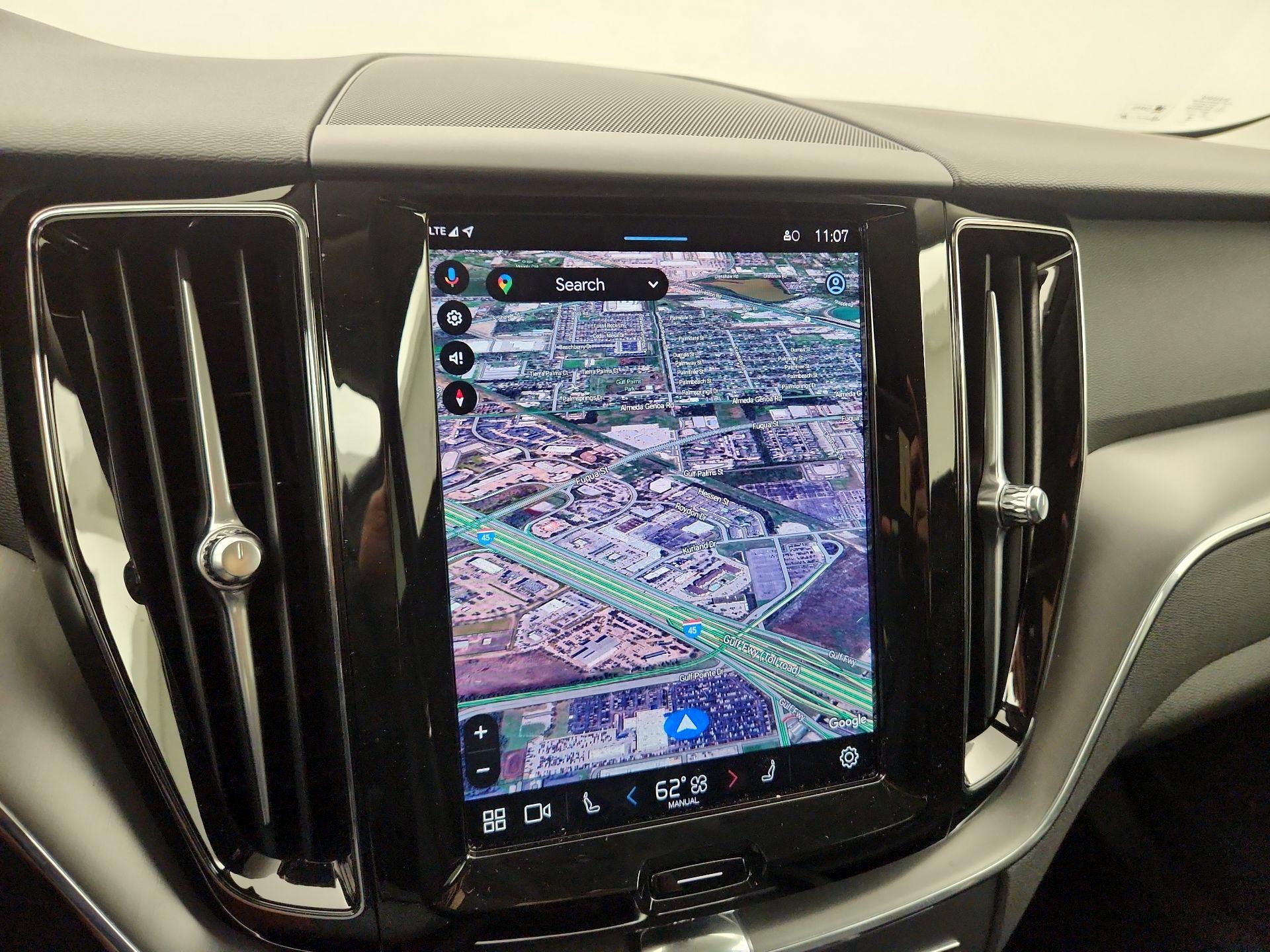 Thumbnail: 2025 Volvo XC60 - 14