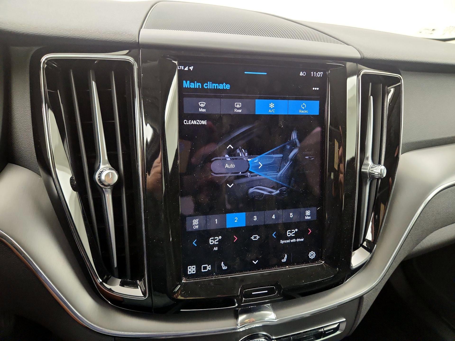 Thumbnail: 2025 Volvo XC60 - 17