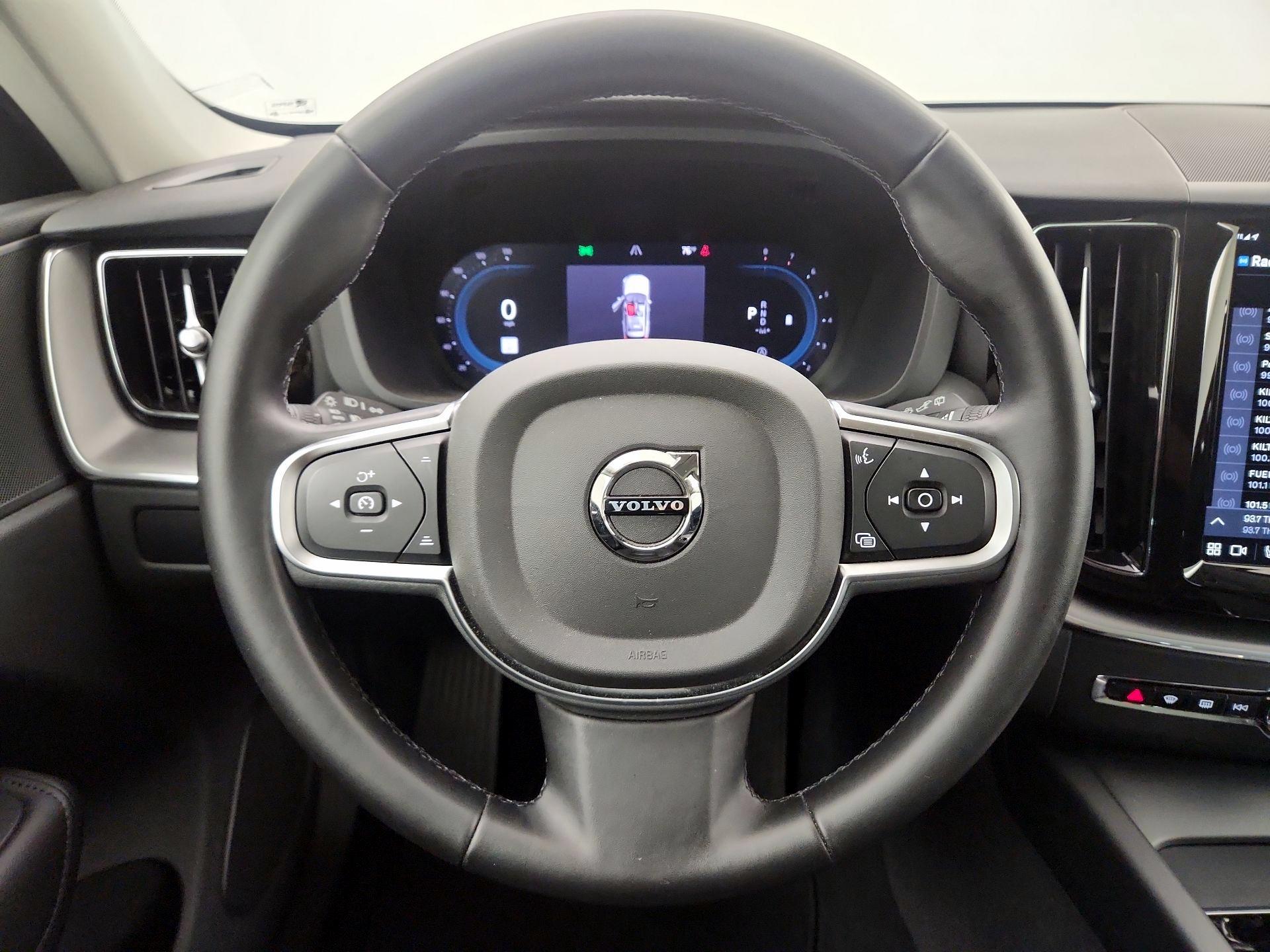 Thumbnail: 2025 Volvo XC60 - 10