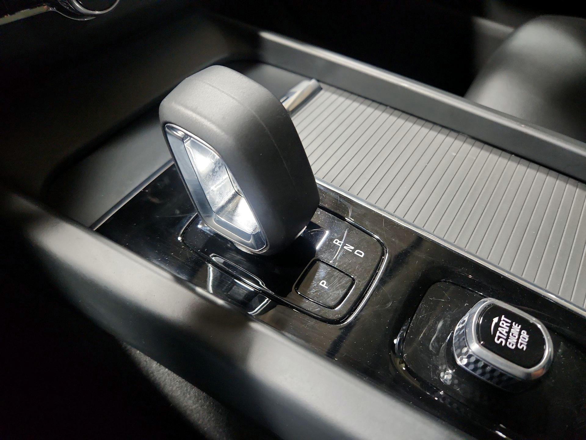 Thumbnail: 2025 Volvo XC60 - 15