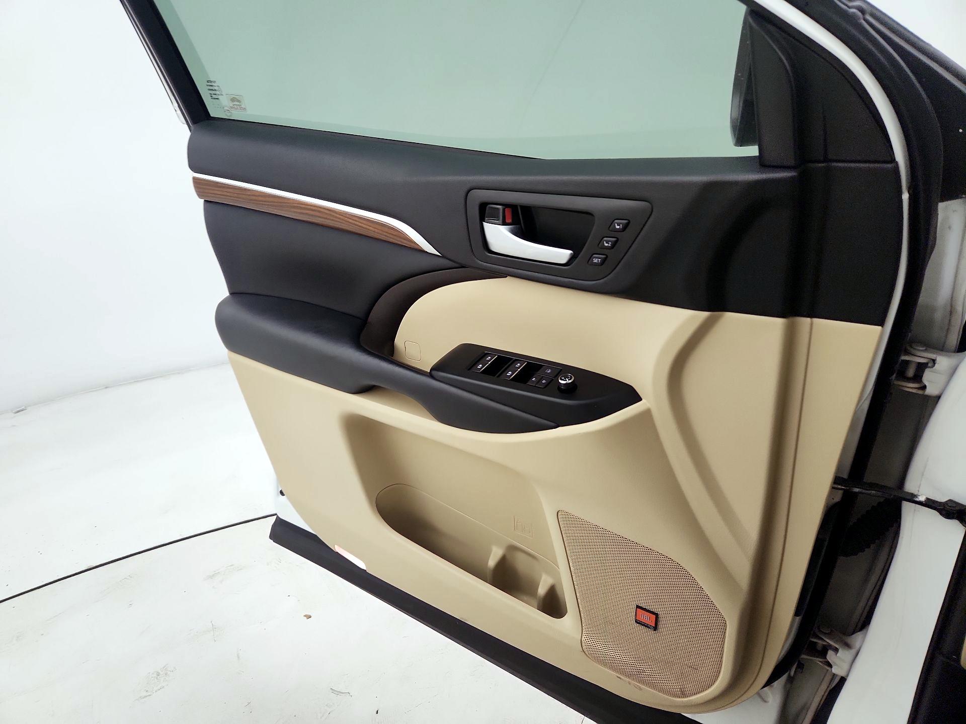 Thumbnail: 2019 Toyota Highlander - 12