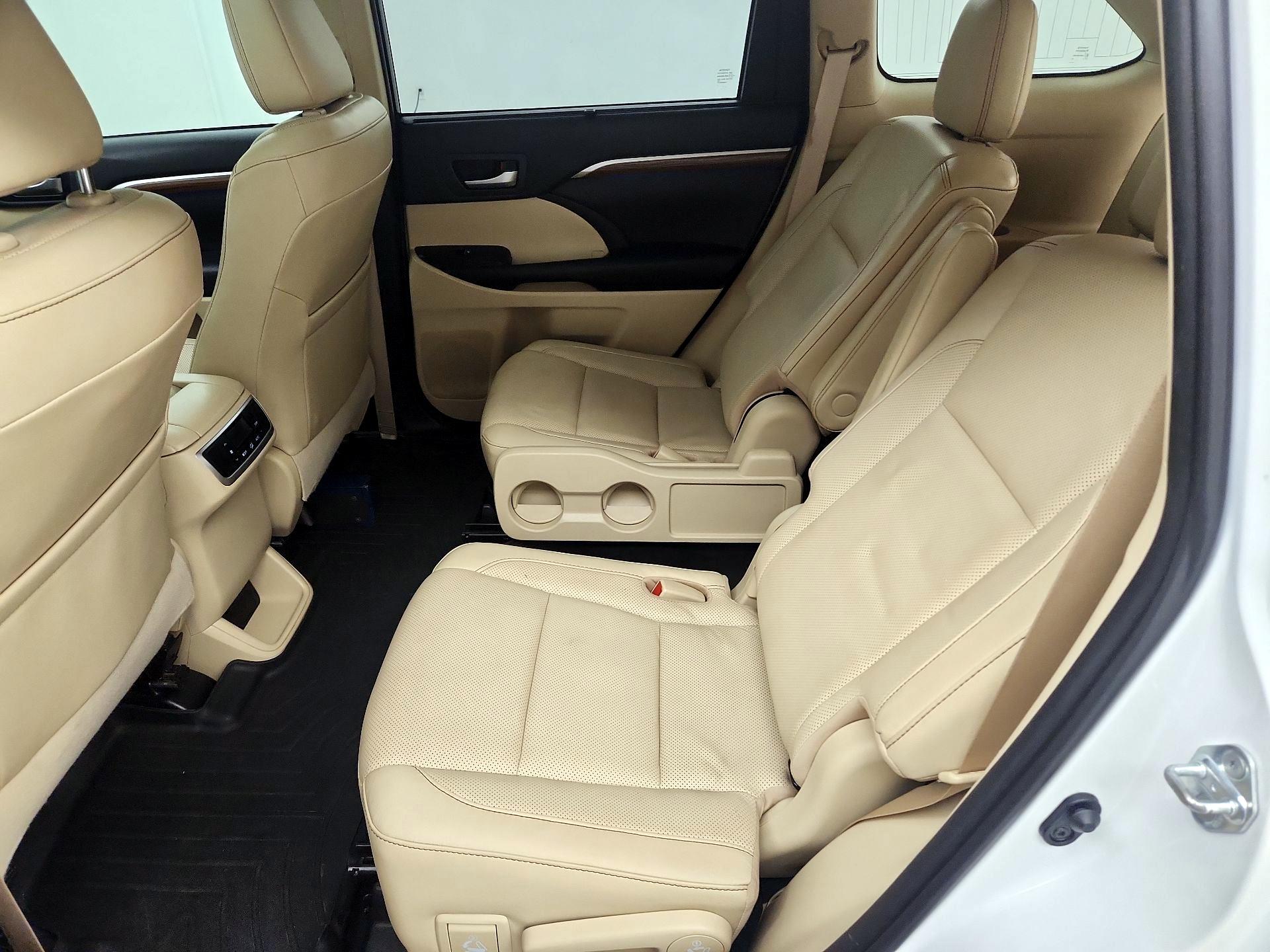 Thumbnail: 2019 Toyota Highlander - 20