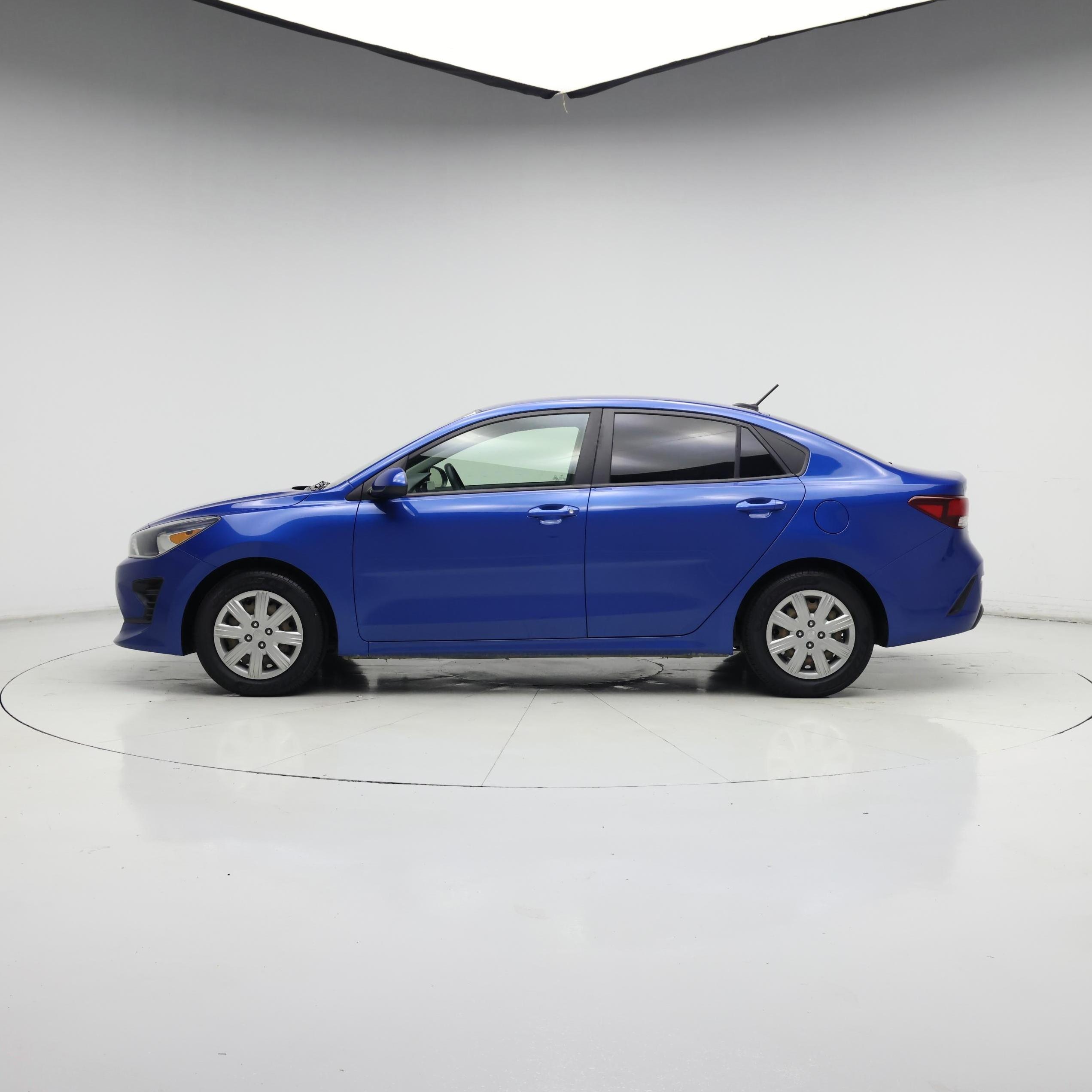 Thumbnail: 2021 Kia Rio - 3