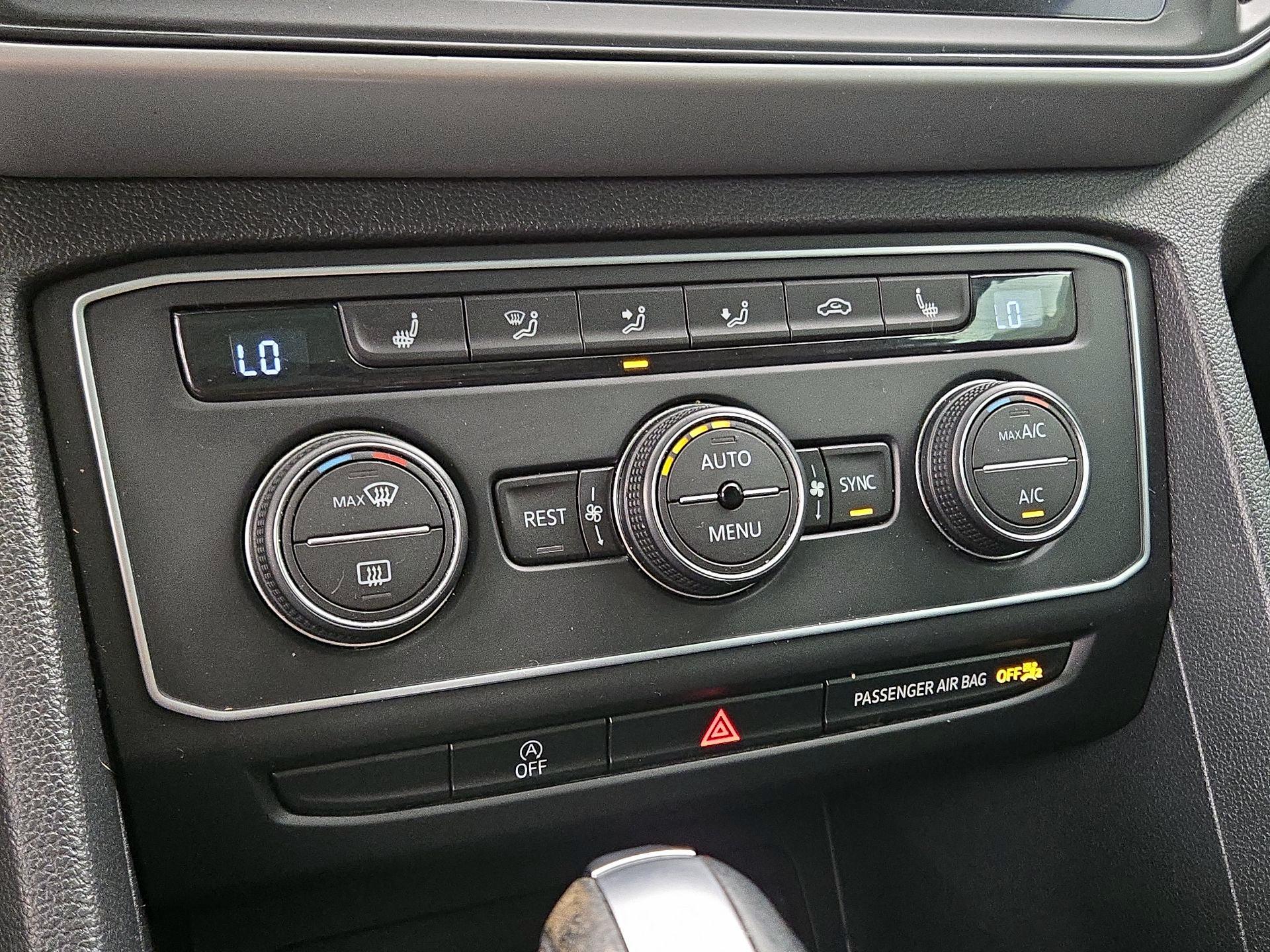 Thumbnail: 2021 Volkswagen Atlas - 16