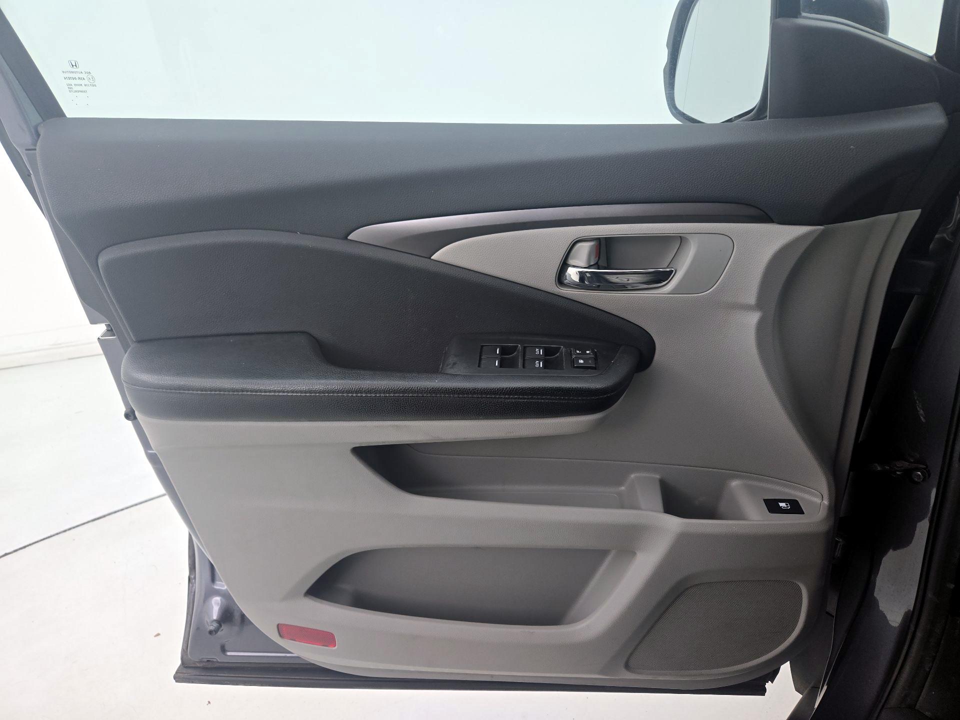 Thumbnail: 2016 Honda Pilot - 12