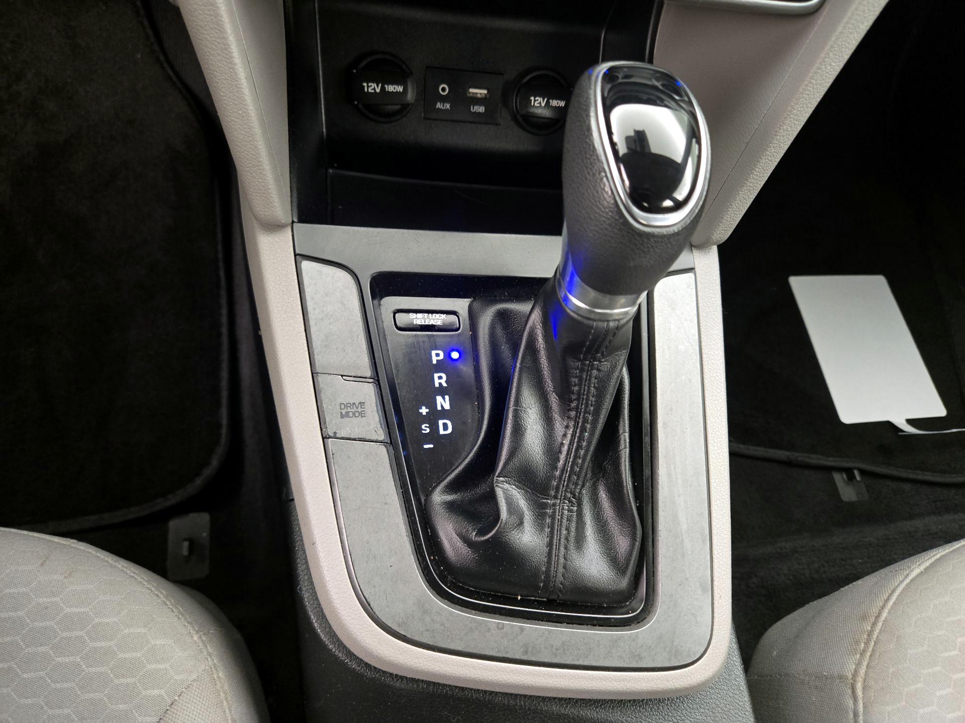 Thumbnail: 2019 Hyundai Elantra - 17