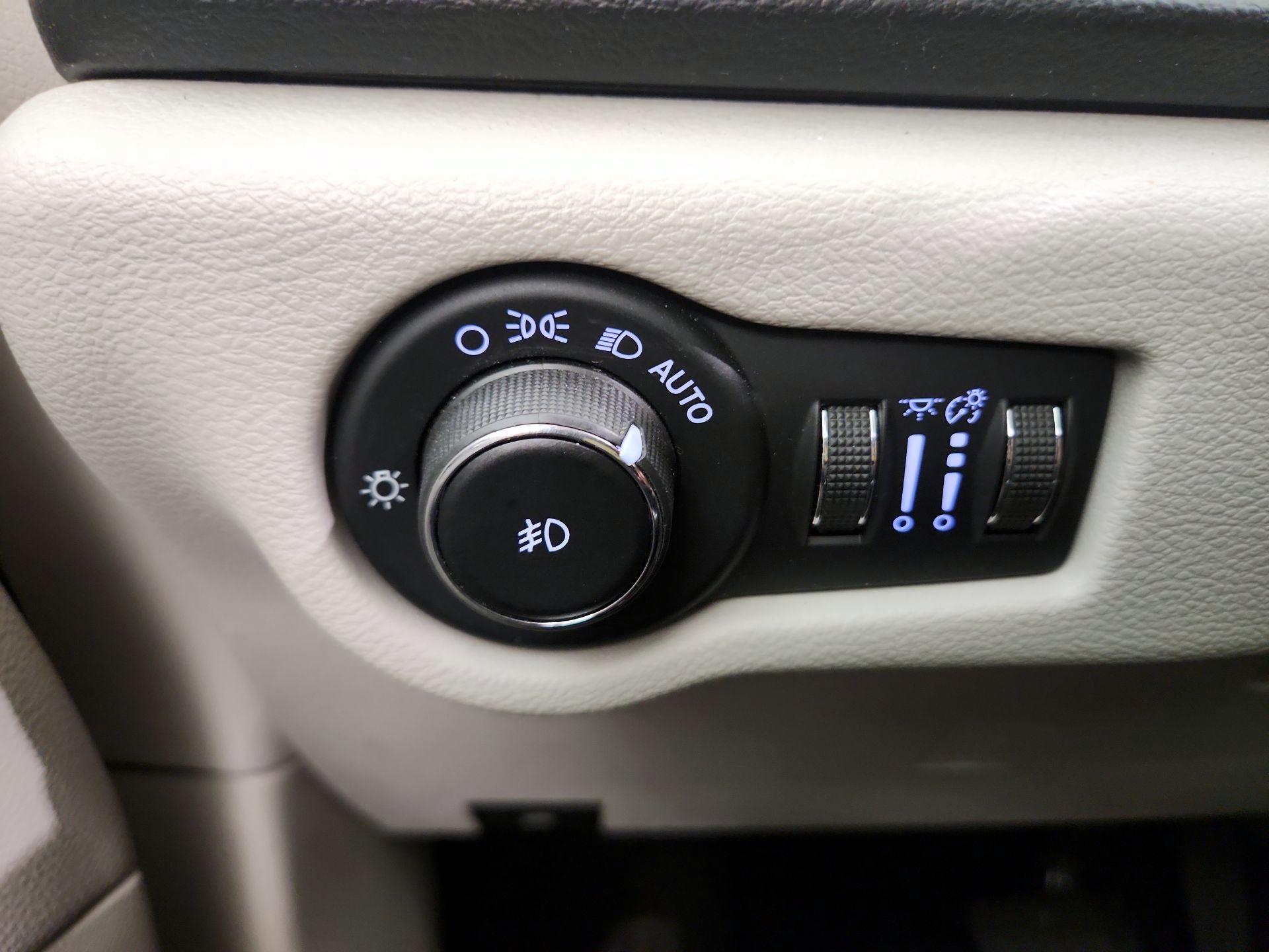 Thumbnail: 2017 Chrysler Pacifica - 13