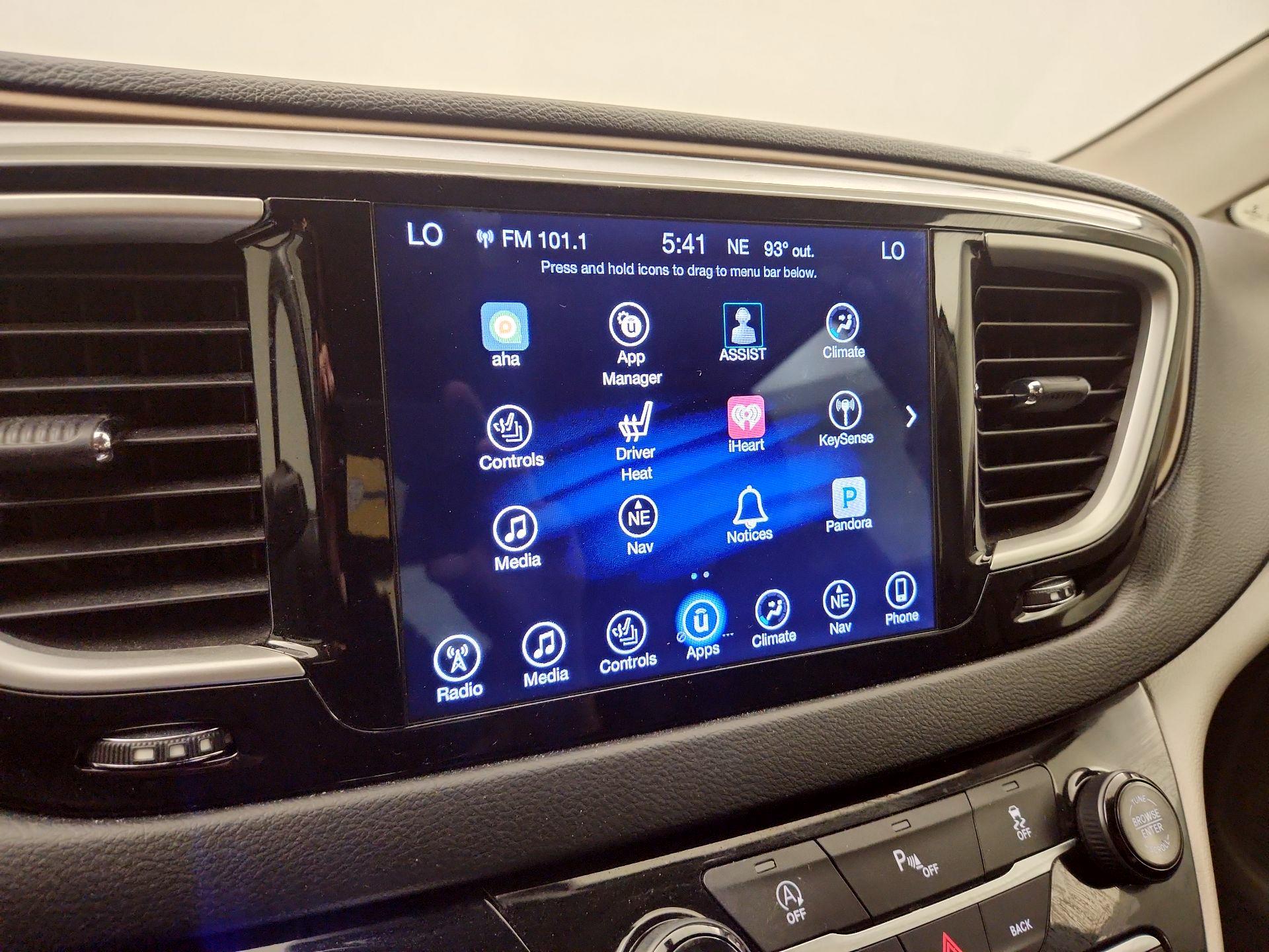 Thumbnail: 2017 Chrysler Pacifica - 15