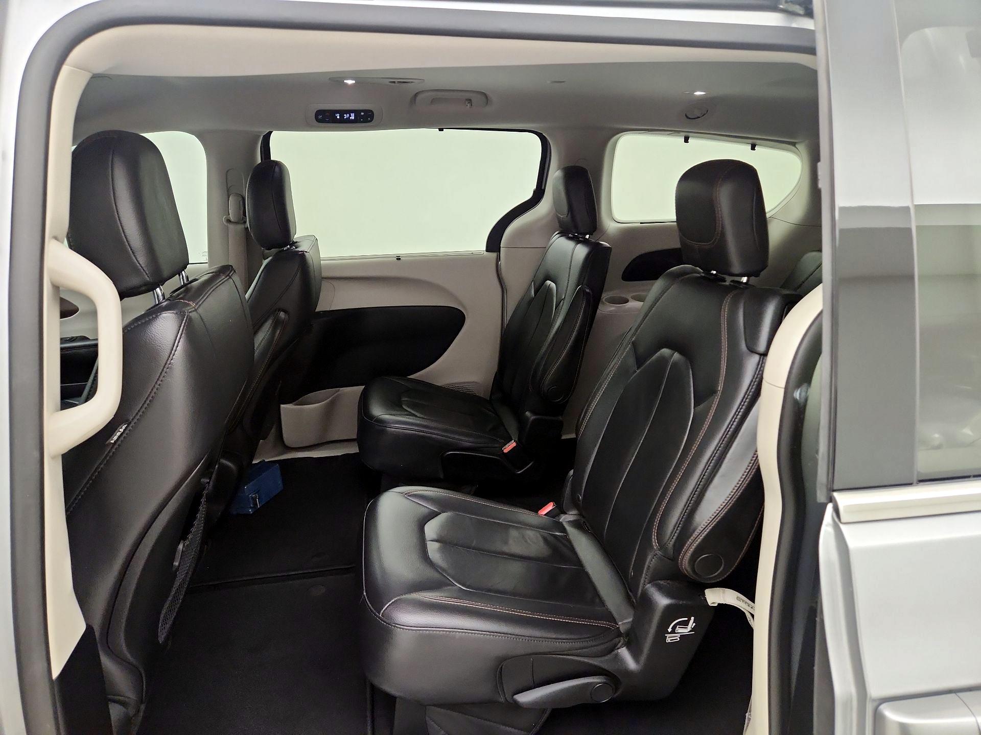 Thumbnail: 2017 Chrysler Pacifica - 18