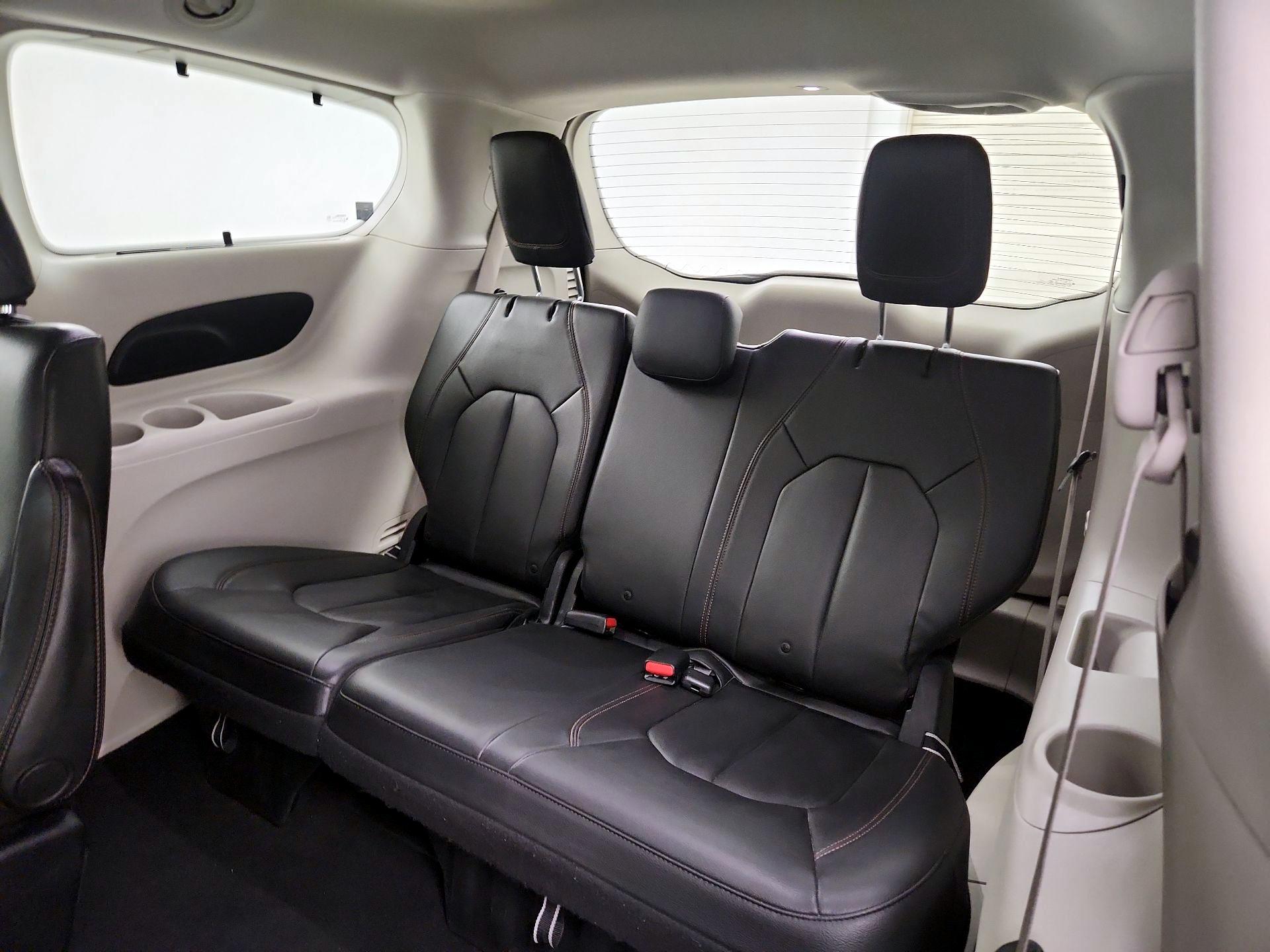 Thumbnail: 2017 Chrysler Pacifica - 19