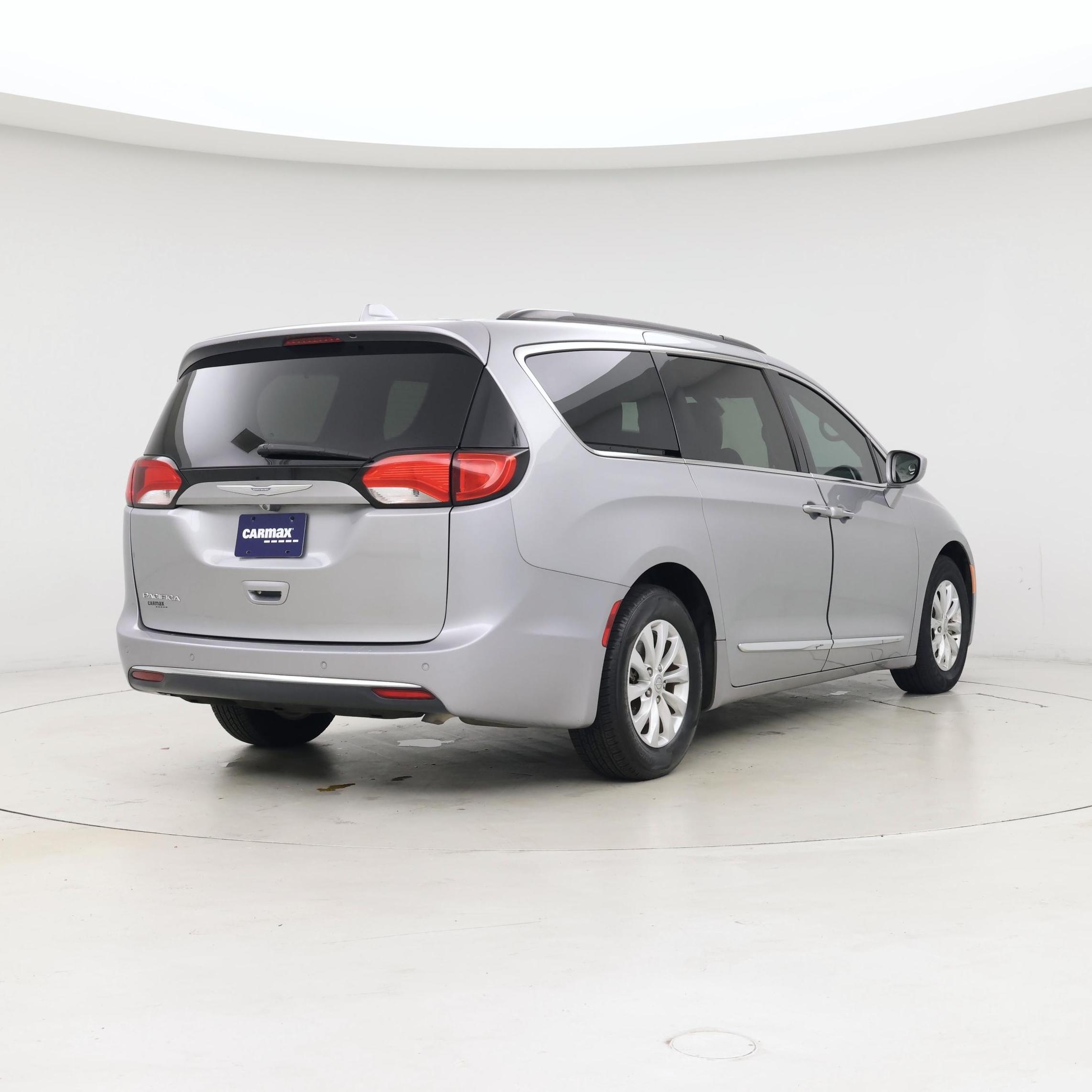 Thumbnail: 2017 Chrysler Pacifica - 8