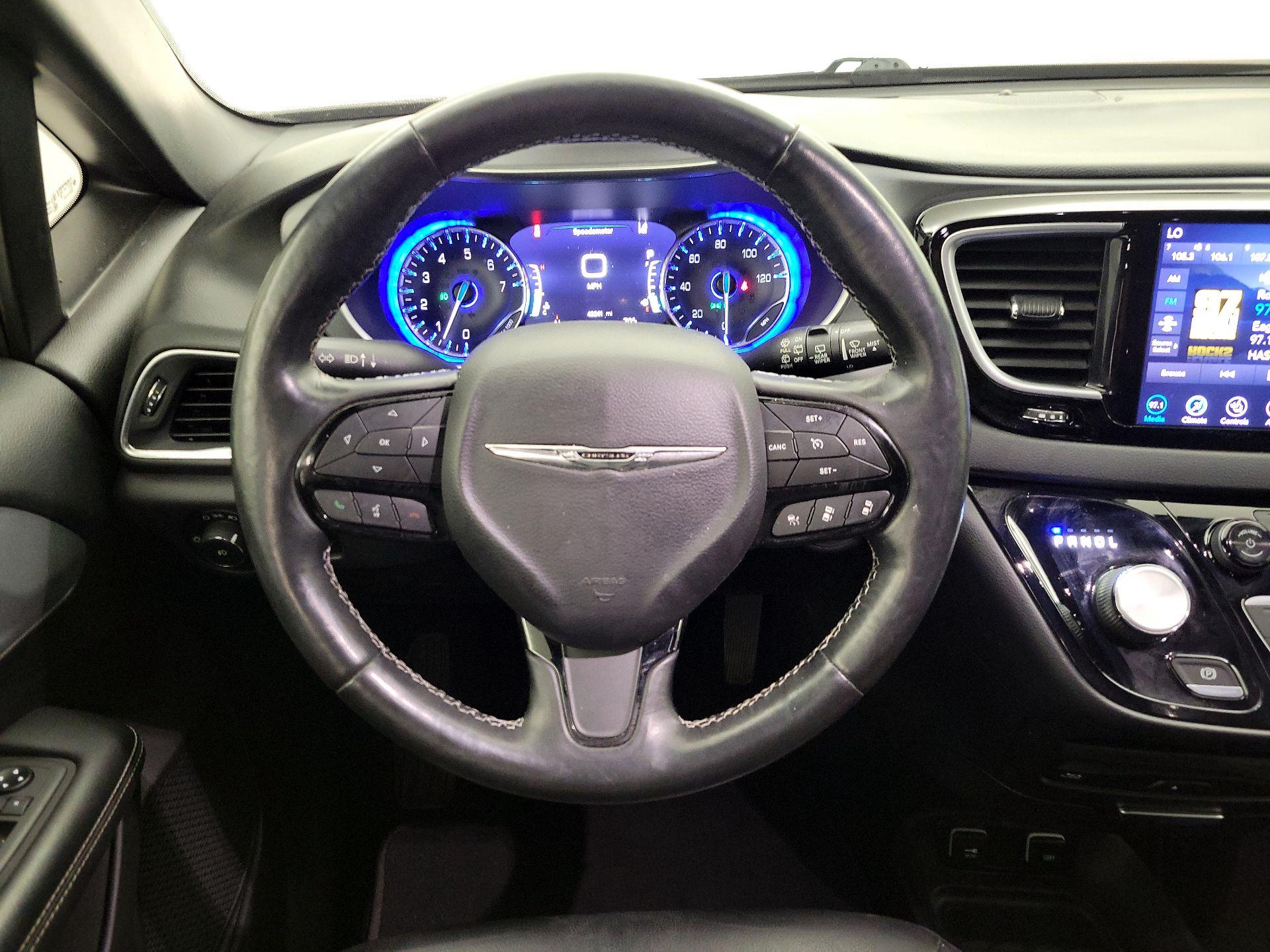 Thumbnail: 2019 Chrysler Pacifica - 10