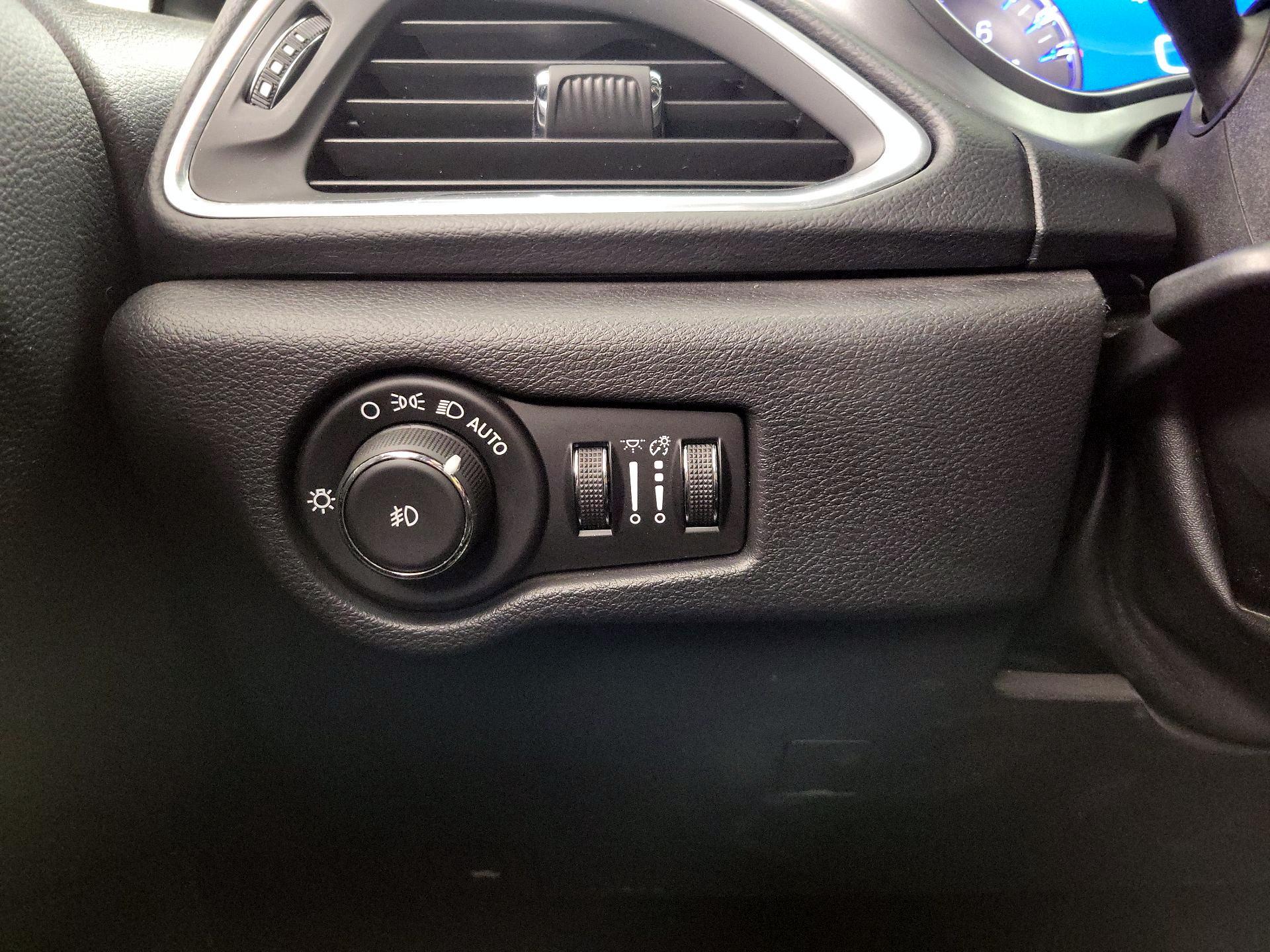 Thumbnail: 2019 Chrysler Pacifica - 13