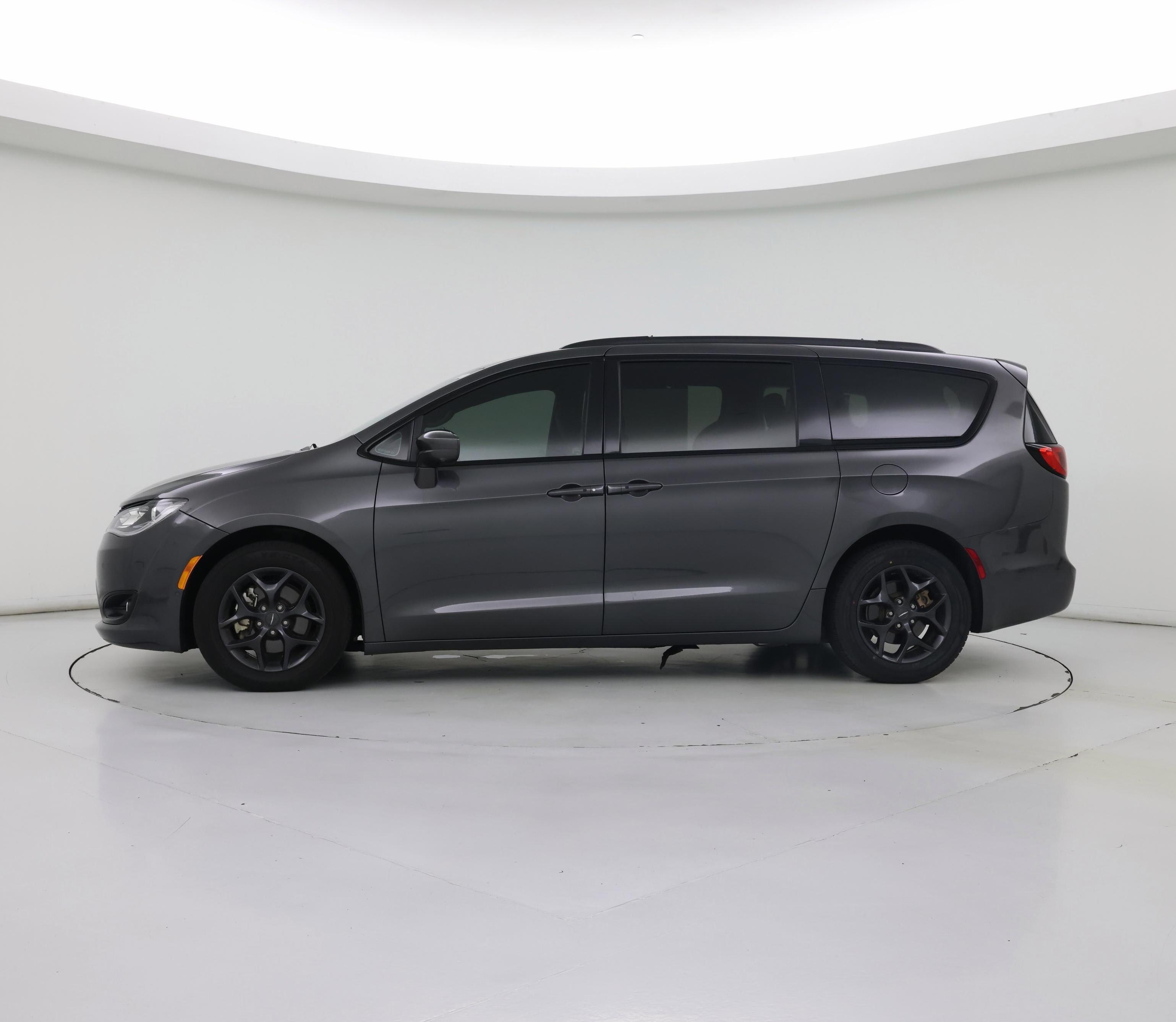 Thumbnail: 2019 Chrysler Pacifica - 3