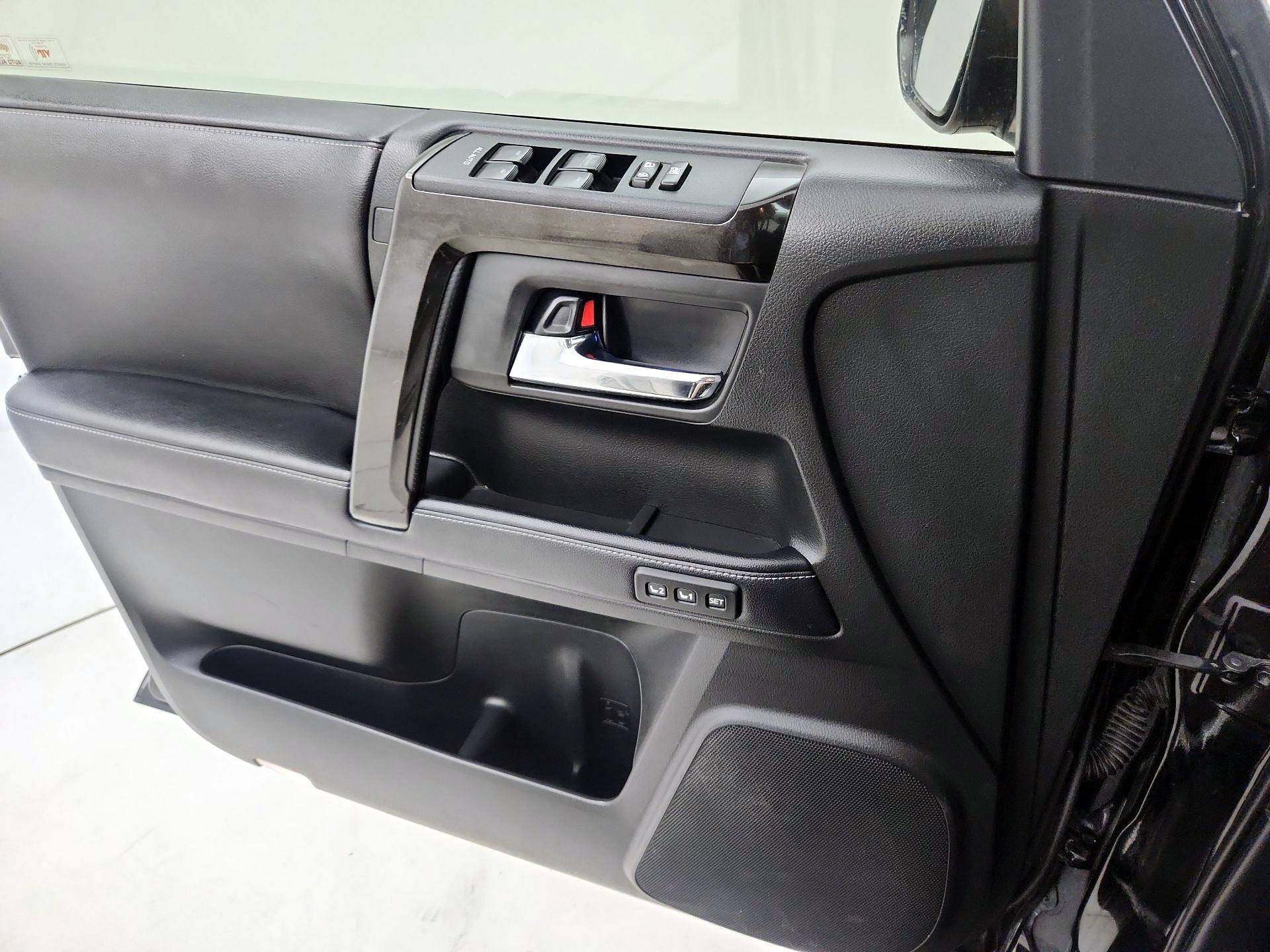 Thumbnail: 2019 Toyota 4Runner - 12