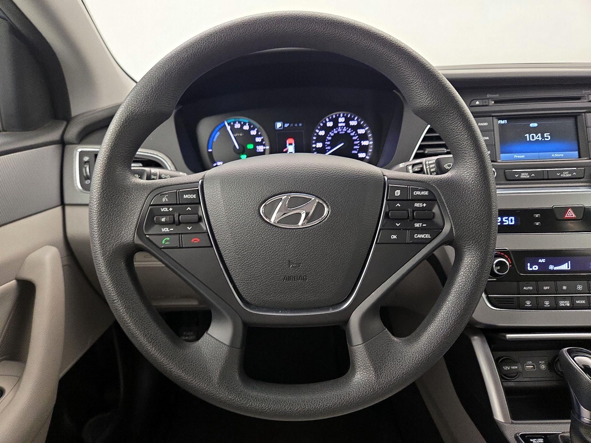 Thumbnail: 2016 Hyundai Sonata - 10