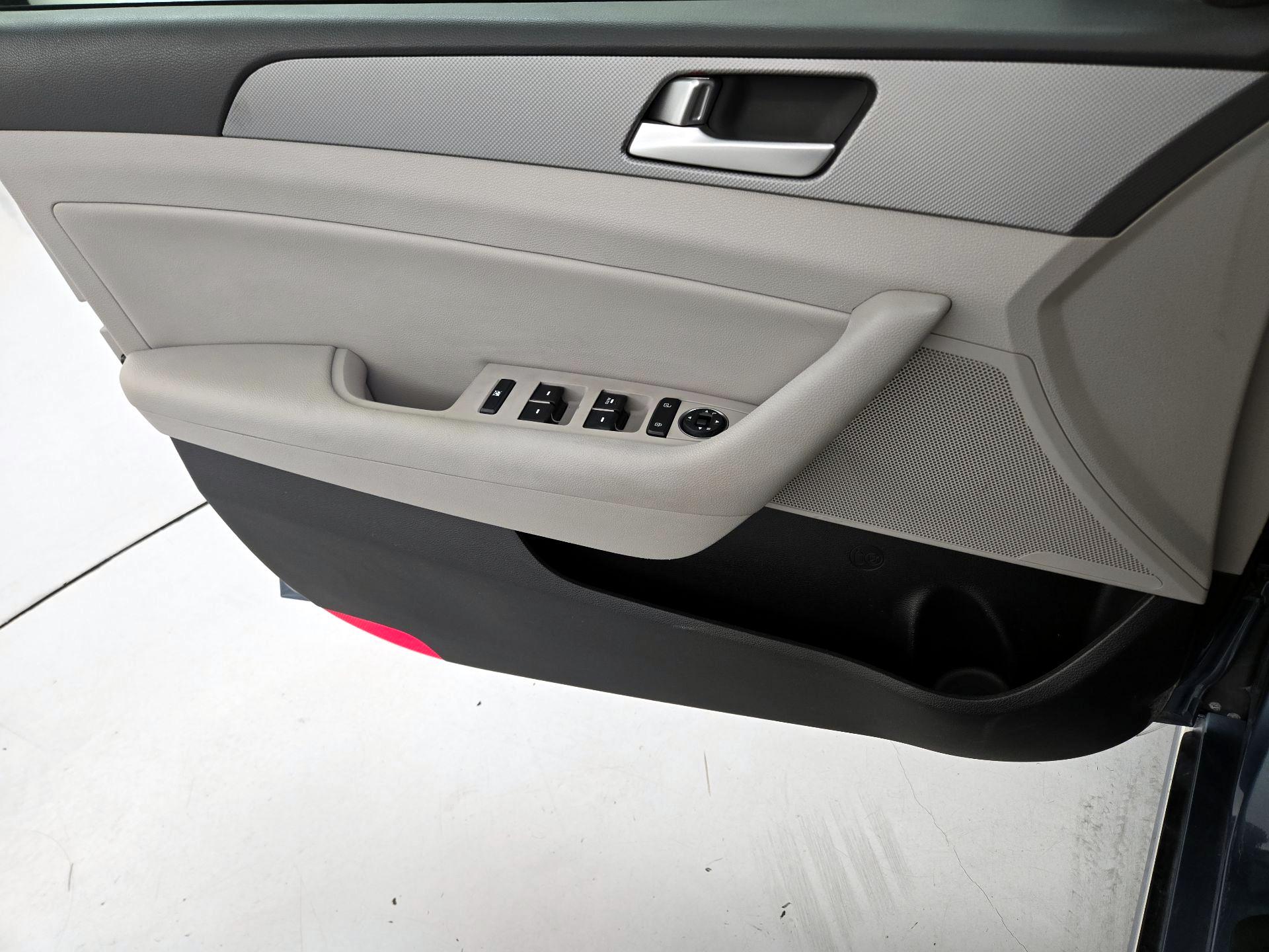 Thumbnail: 2016 Hyundai Sonata - 12
