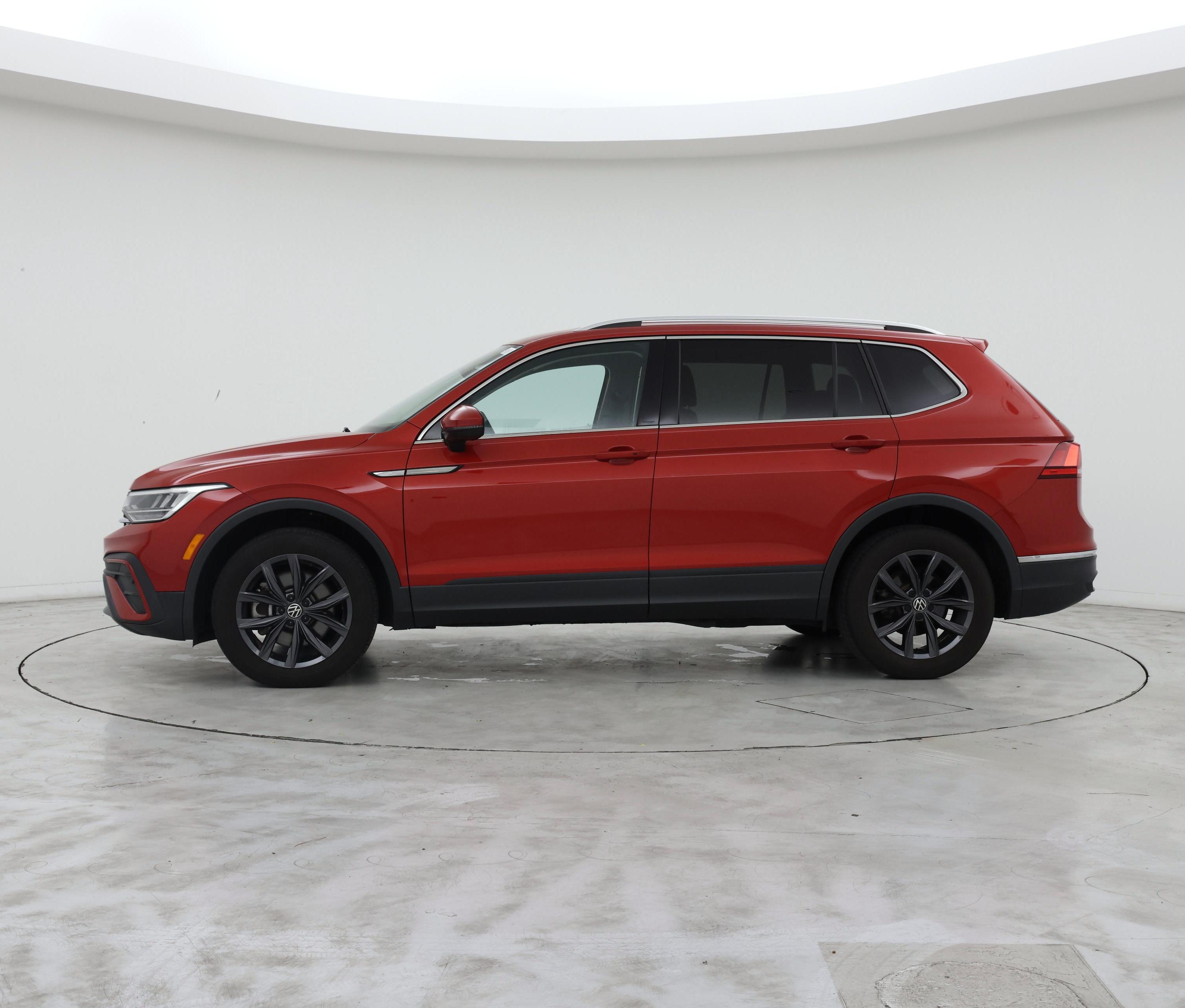 Thumbnail: 2022 Volkswagen Tiguan - 3