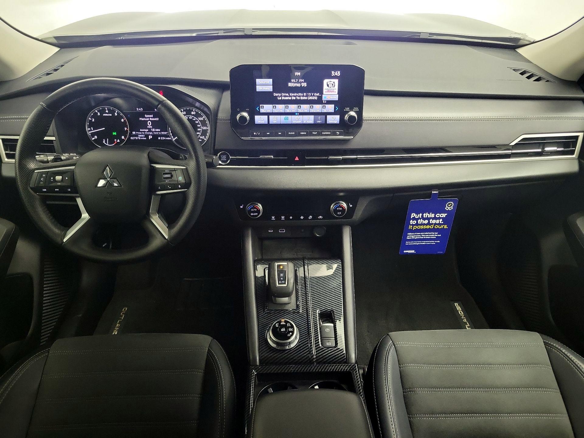 Thumbnail: 2024 Mitsubishi Outlander - 9