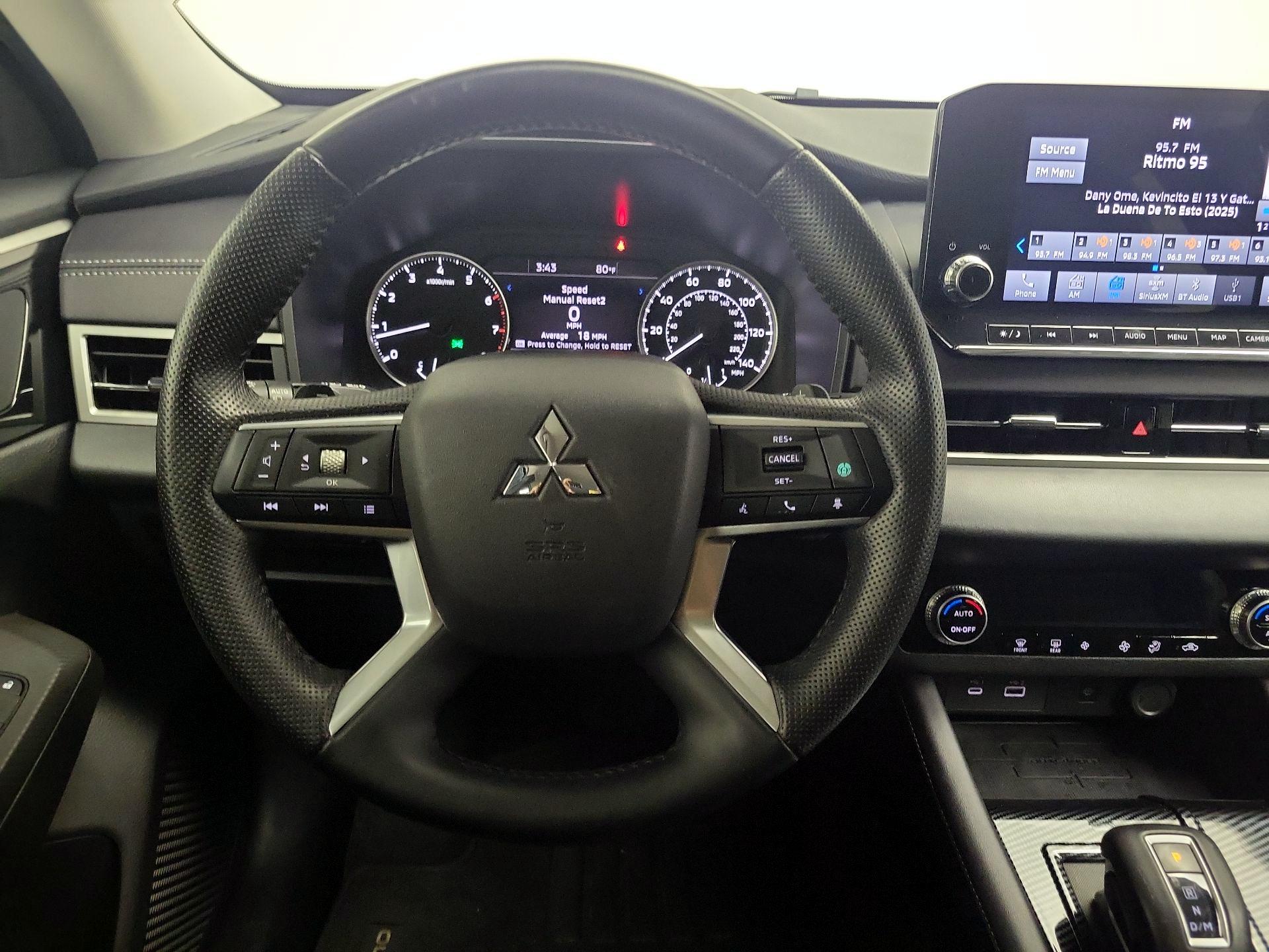 Thumbnail: 2024 Mitsubishi Outlander - 10