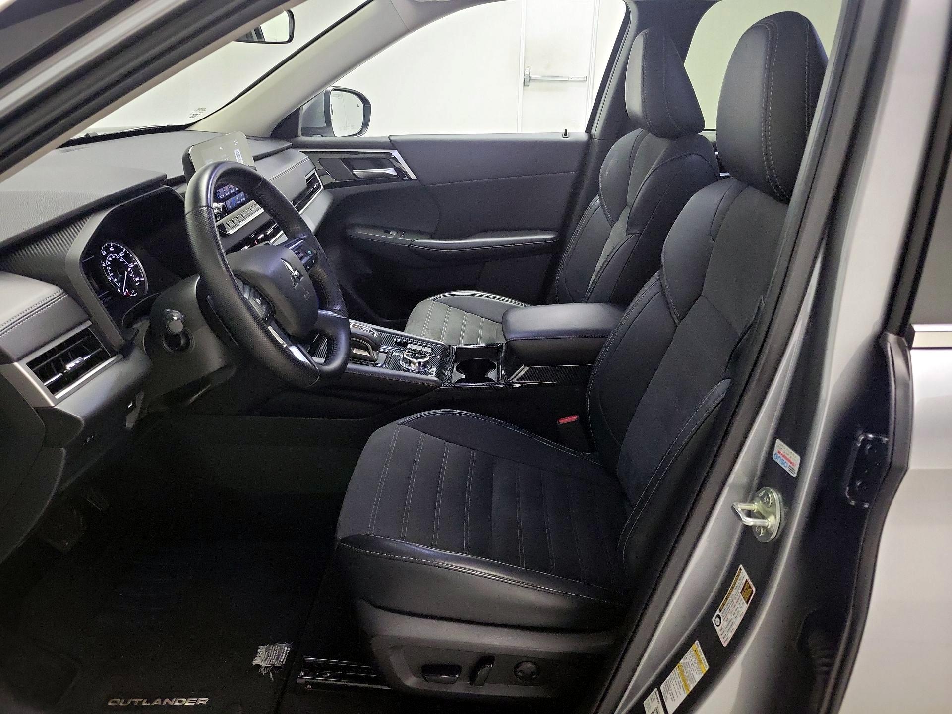 Thumbnail: 2024 Mitsubishi Outlander - 11