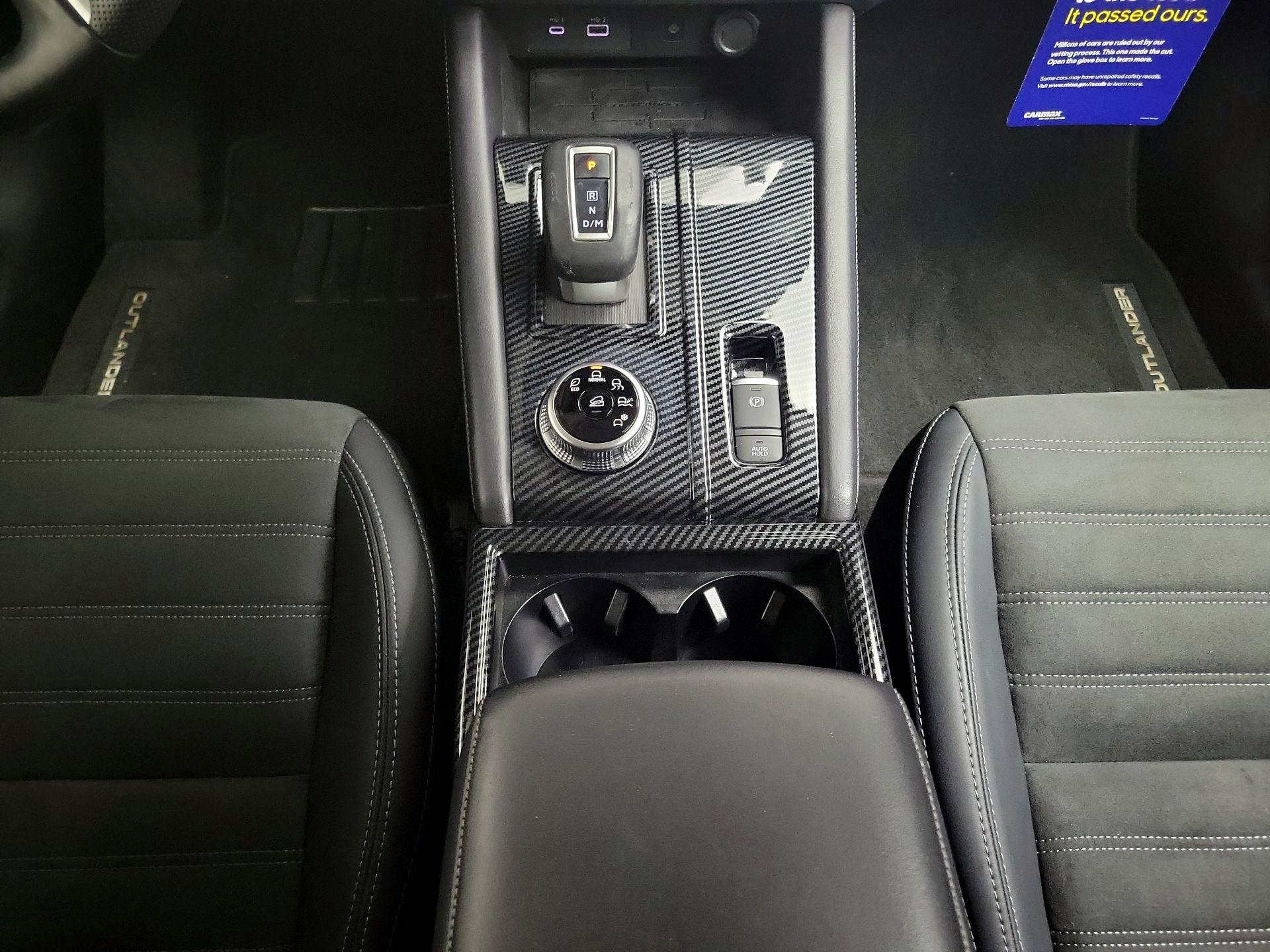 Thumbnail: 2024 Mitsubishi Outlander - 18