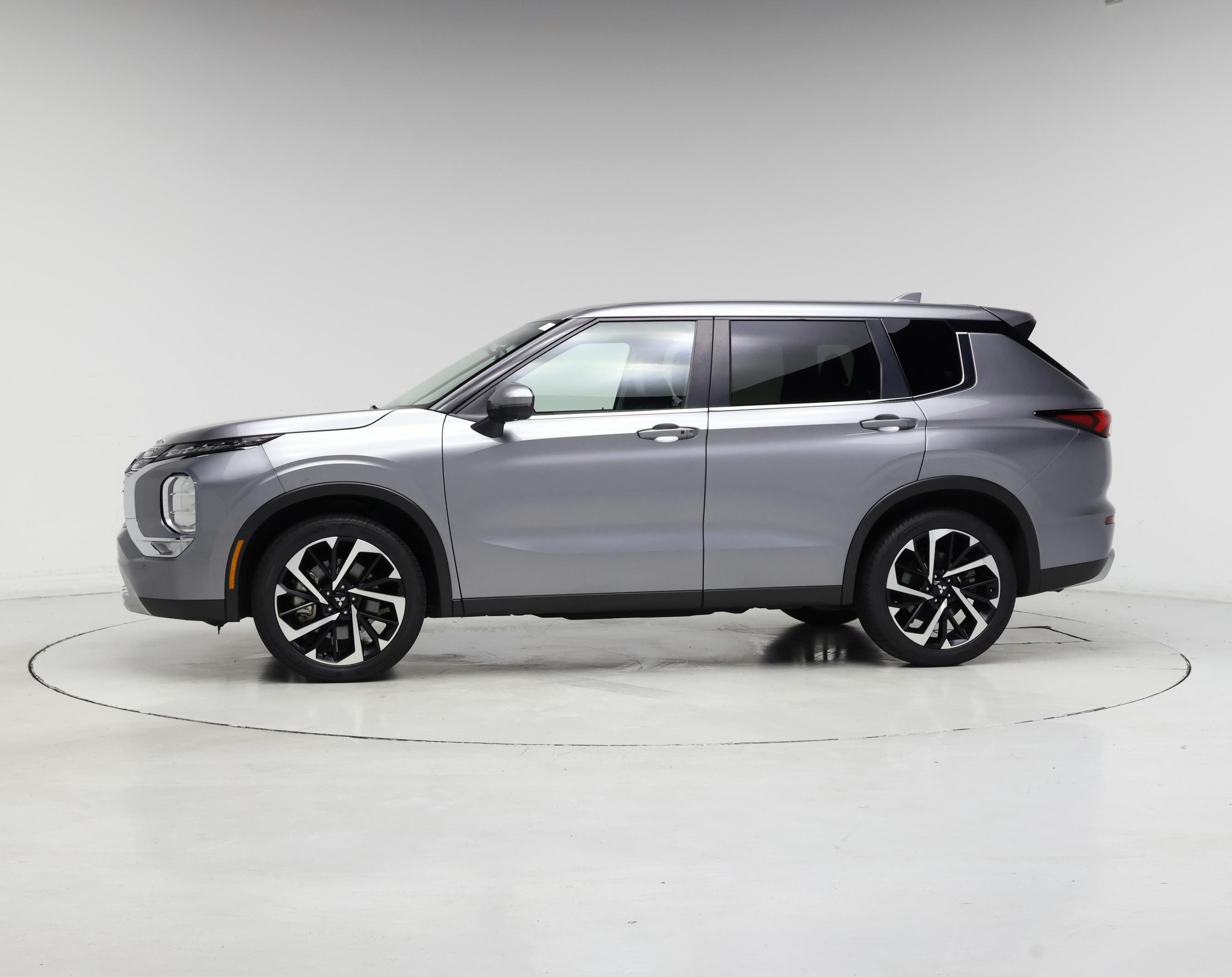 Thumbnail: 2024 Mitsubishi Outlander - 3