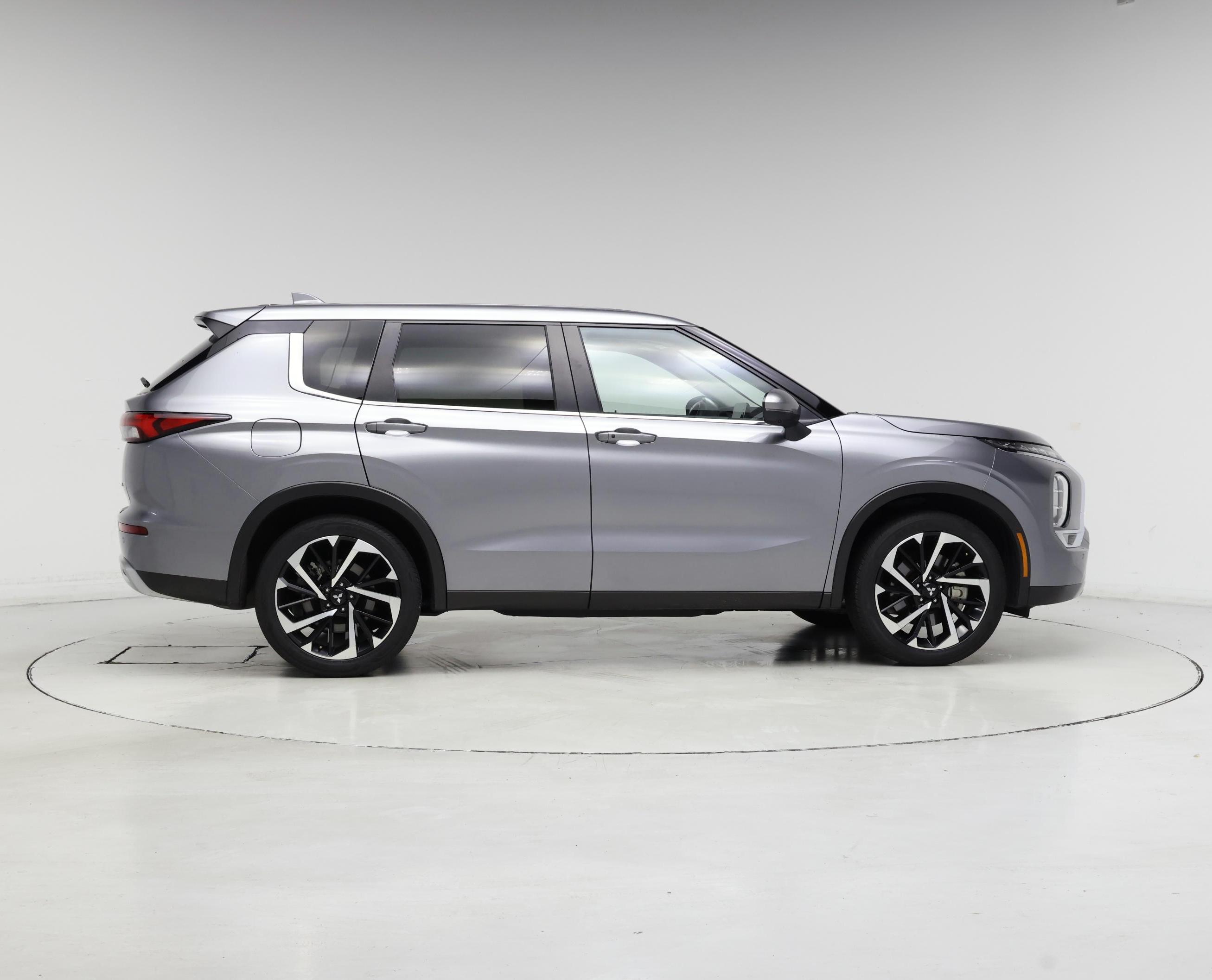 Thumbnail: 2024 Mitsubishi Outlander - 7