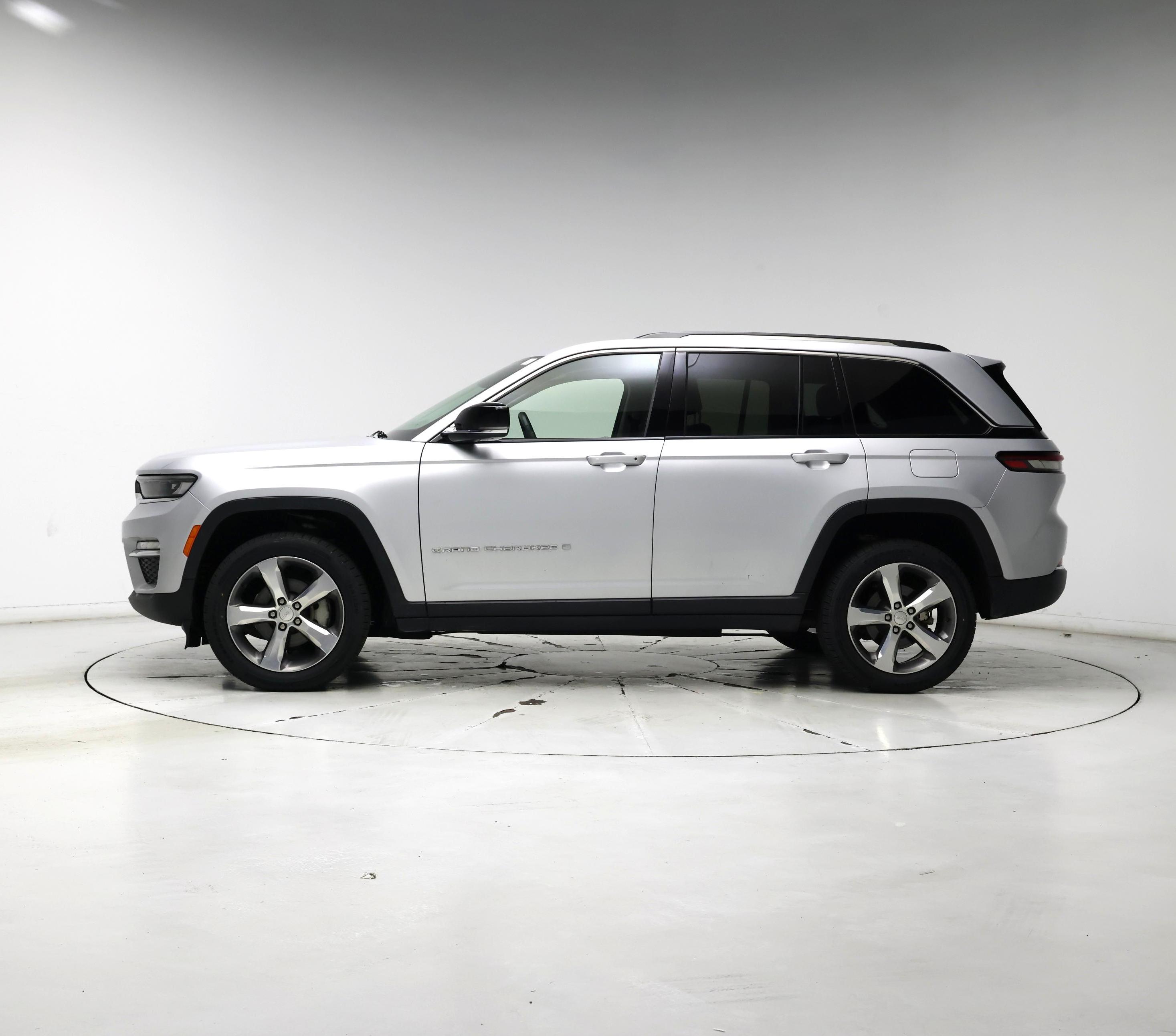 Thumbnail: 2022 Jeep Grand Cherokee - 3