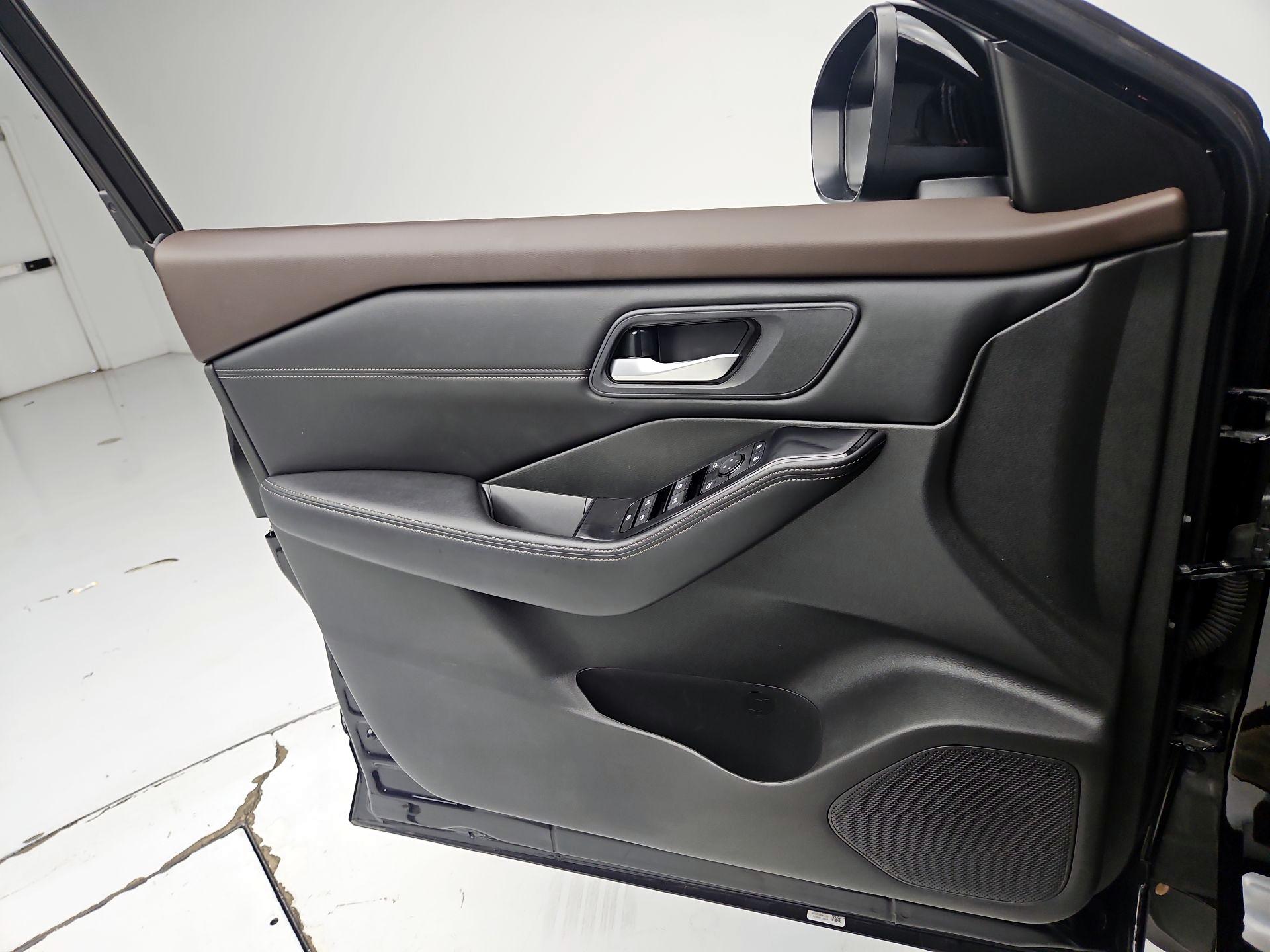 Thumbnail: 2023 Nissan Rogue - 12