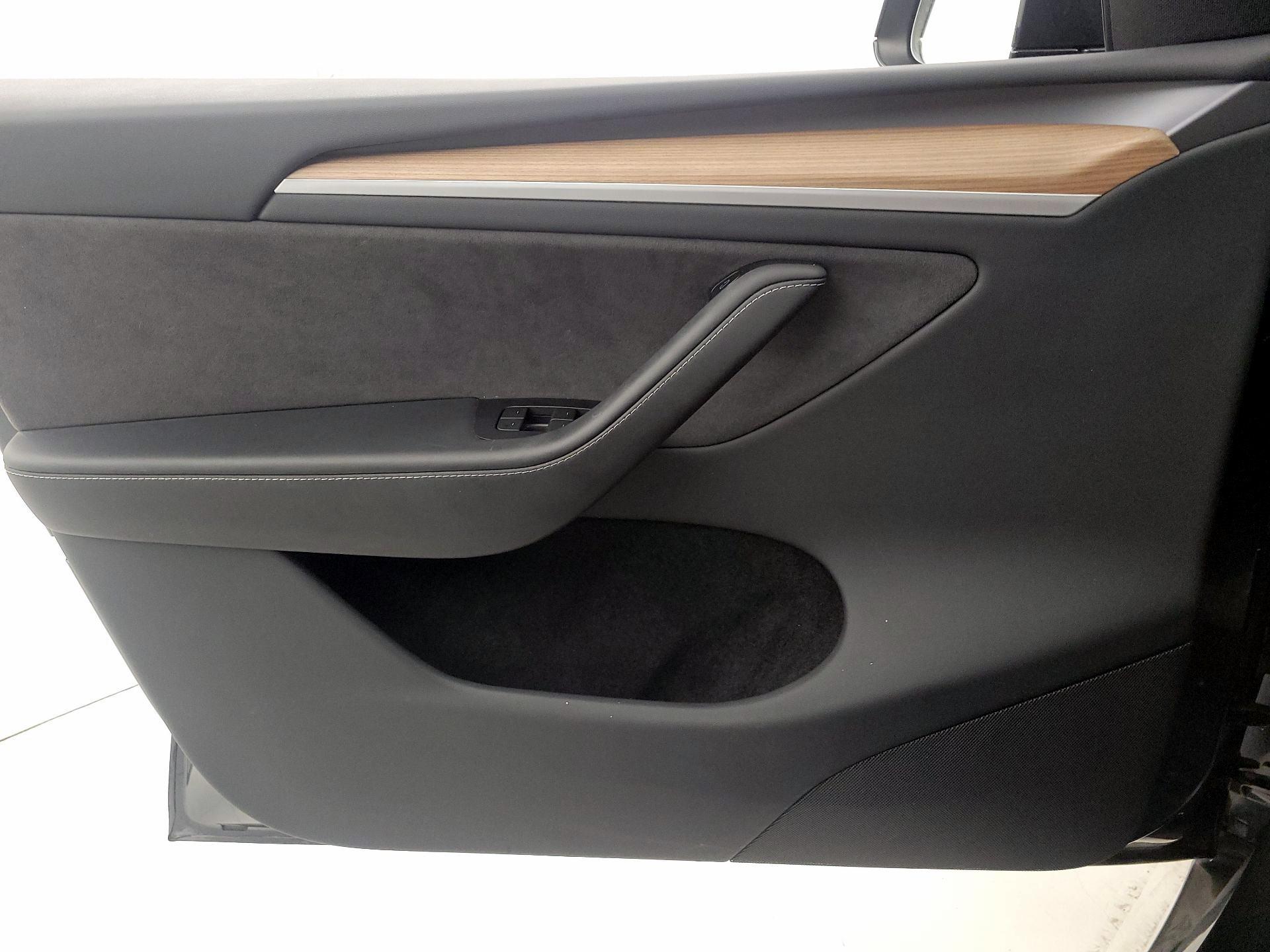 Thumbnail: 2025 Tesla Model Y - 12