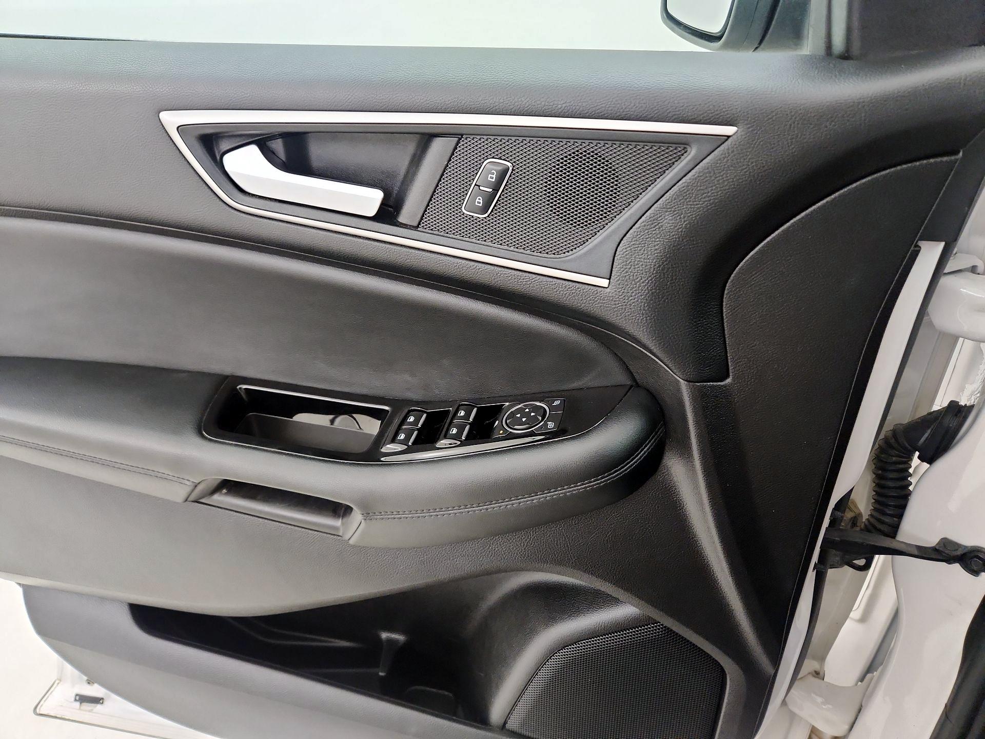 Thumbnail: 2017 Ford Edge - 12