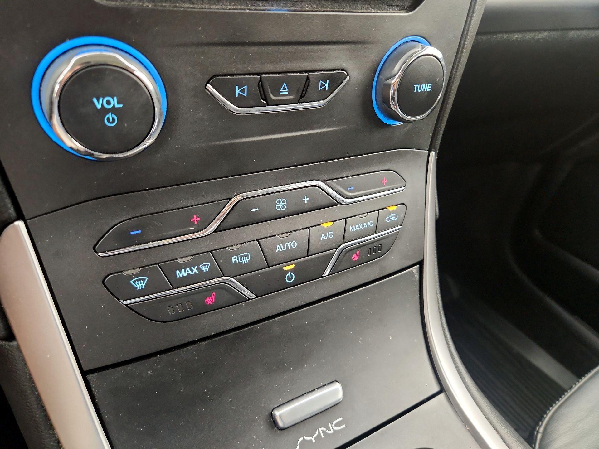 Thumbnail: 2017 Ford Edge - 16