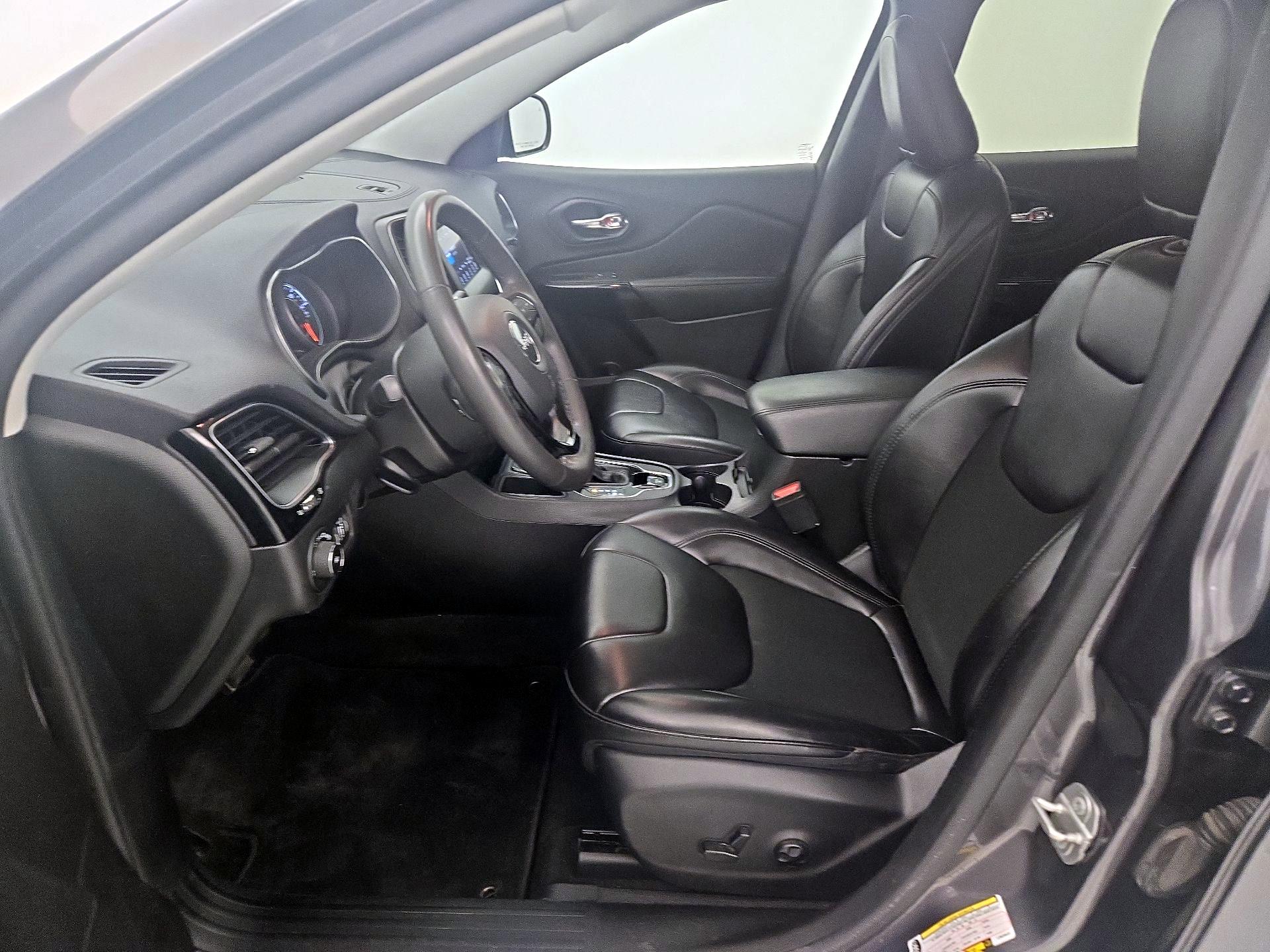 Thumbnail: 2020 Jeep Cherokee - 11