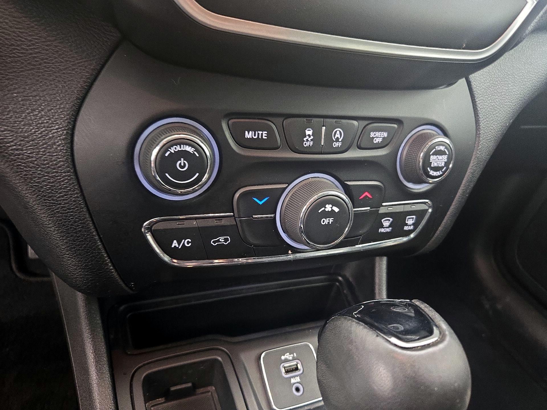 Thumbnail: 2020 Jeep Cherokee - 16