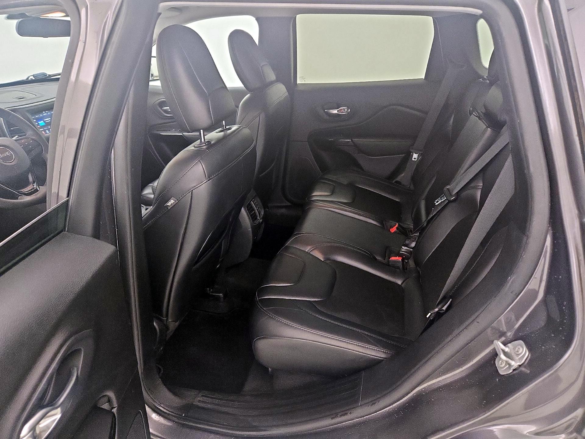 Thumbnail: 2020 Jeep Cherokee - 19