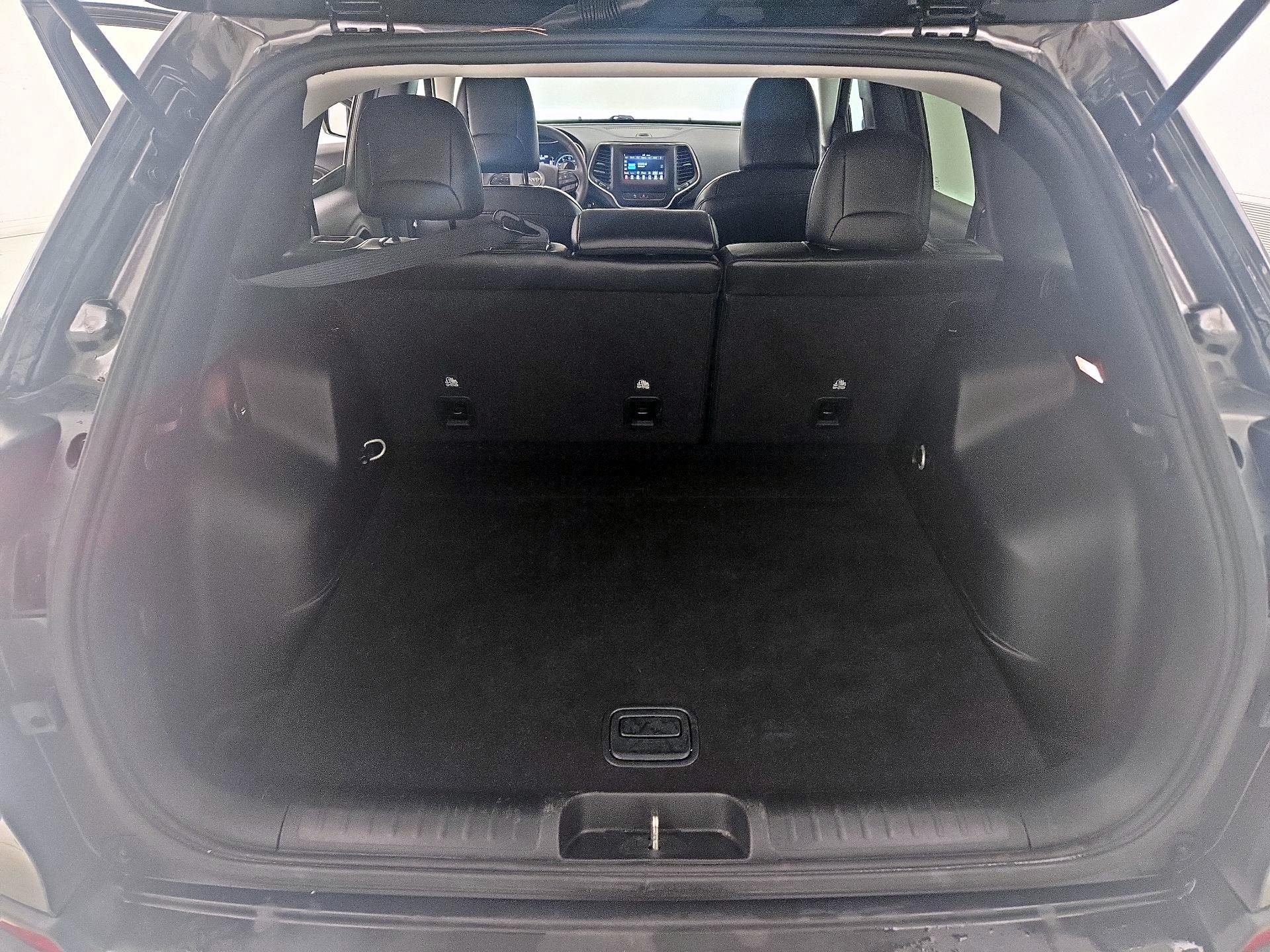 Thumbnail: 2020 Jeep Cherokee - 20