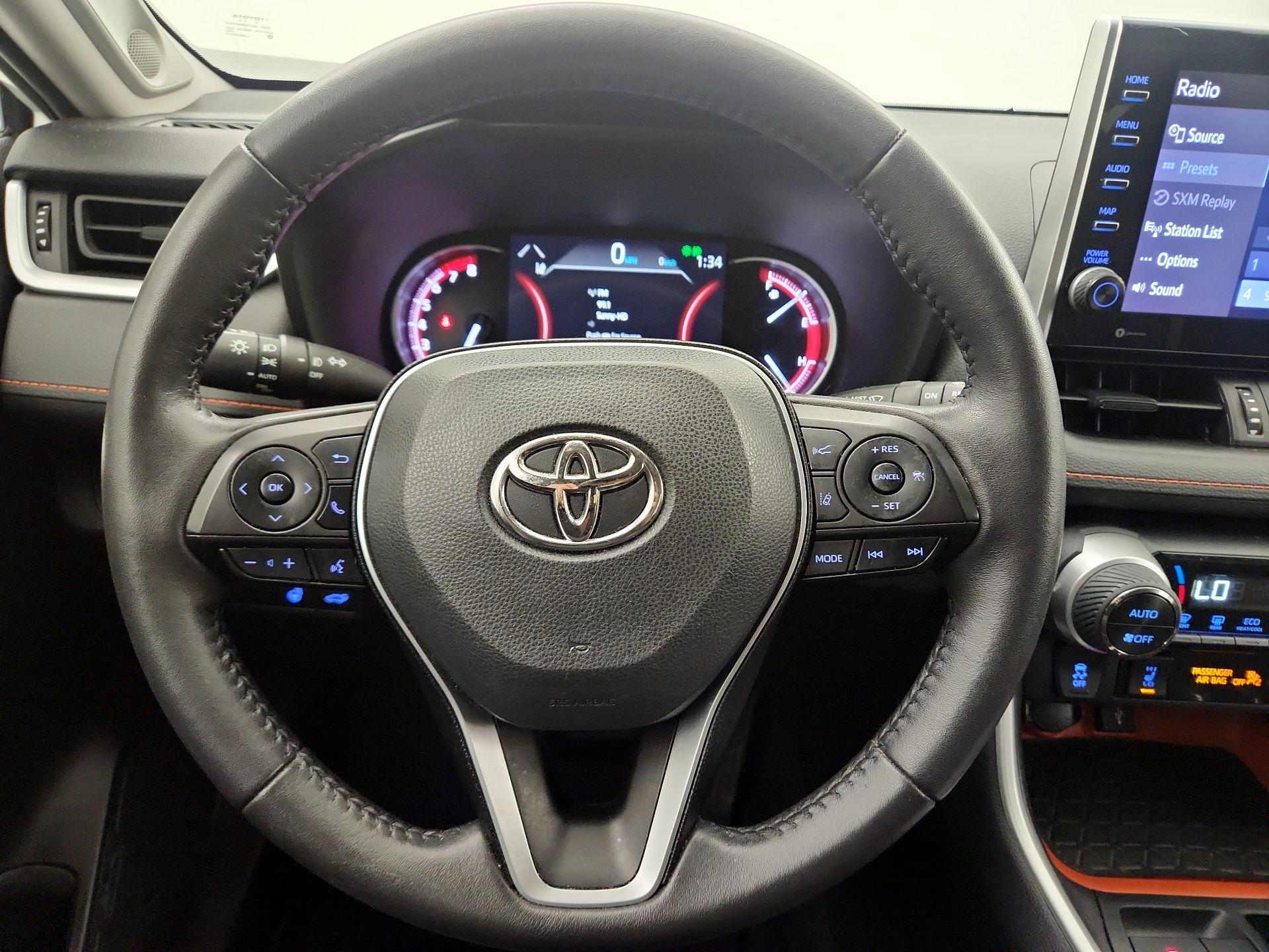Thumbnail: 2022 Toyota RAV4 - 10