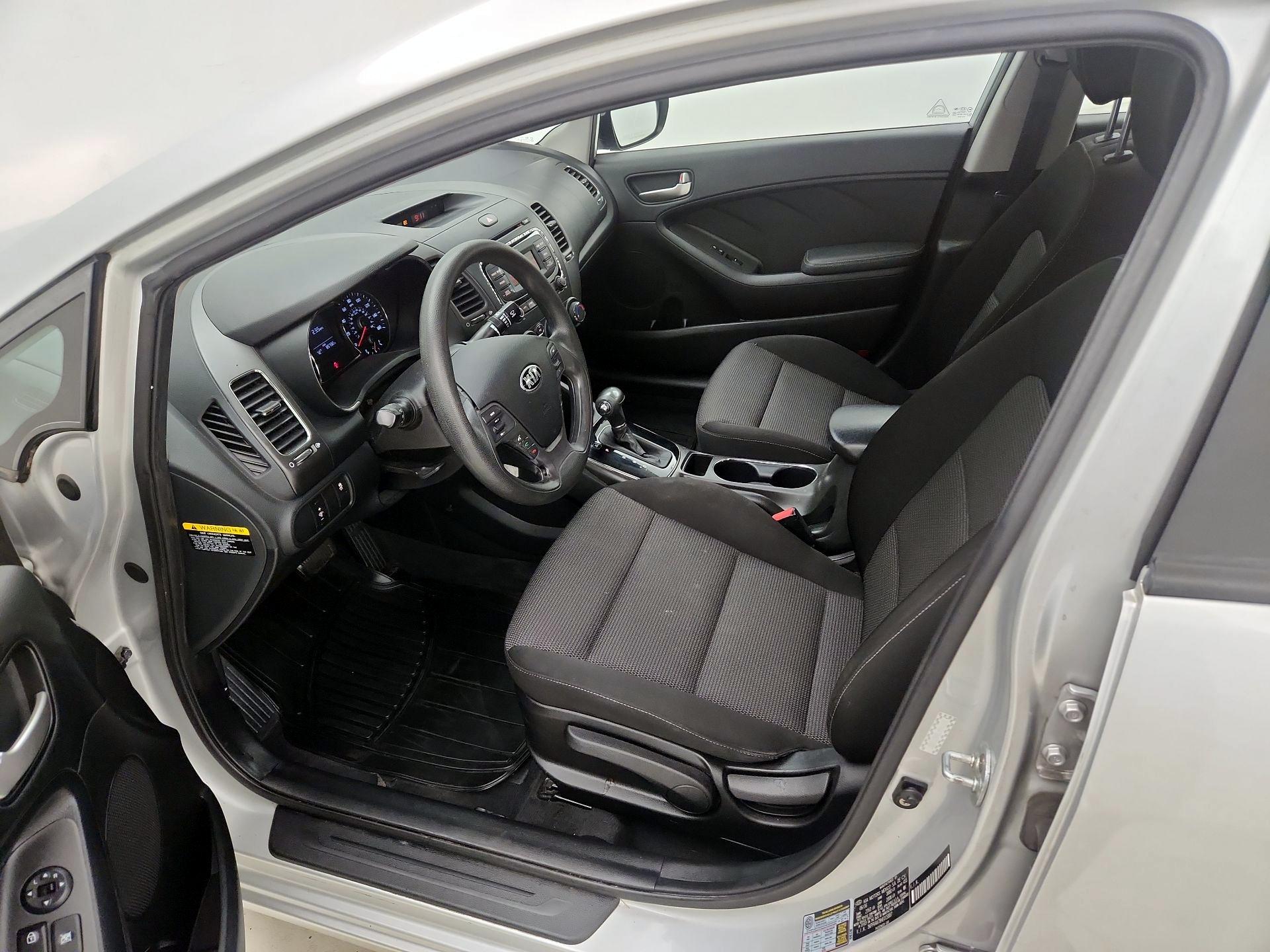 Thumbnail: 2017 Kia Forte - 11