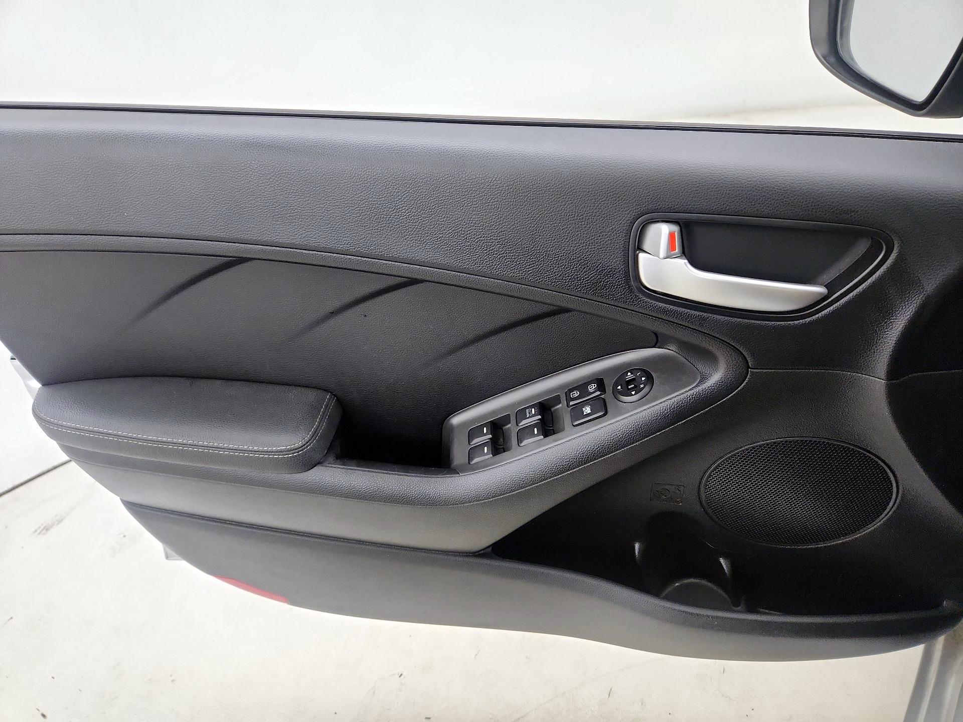 Thumbnail: 2017 Kia Forte - 12