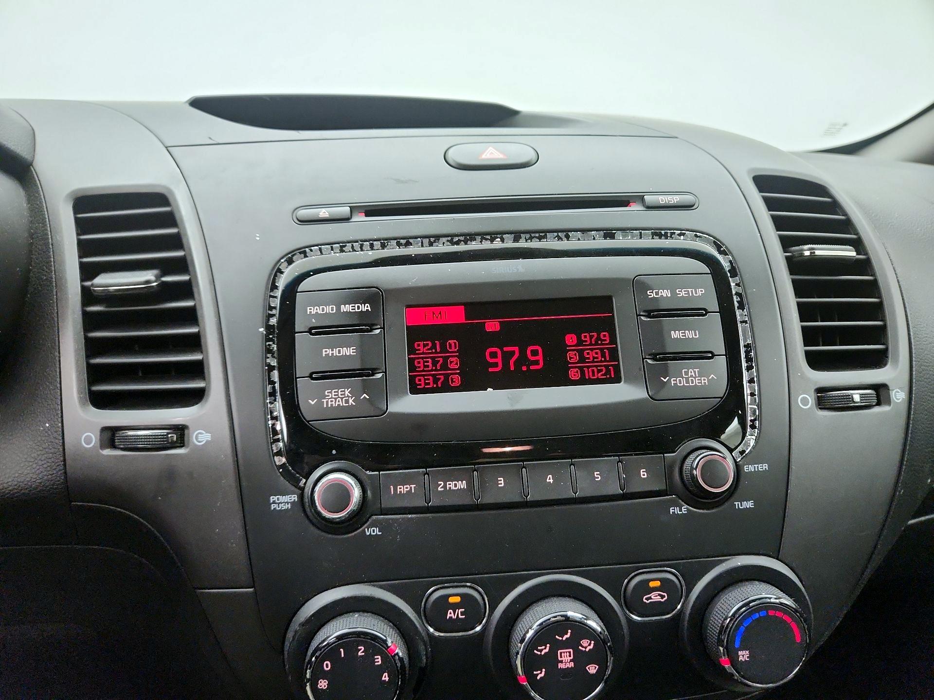 Thumbnail: 2017 Kia Forte - 14
