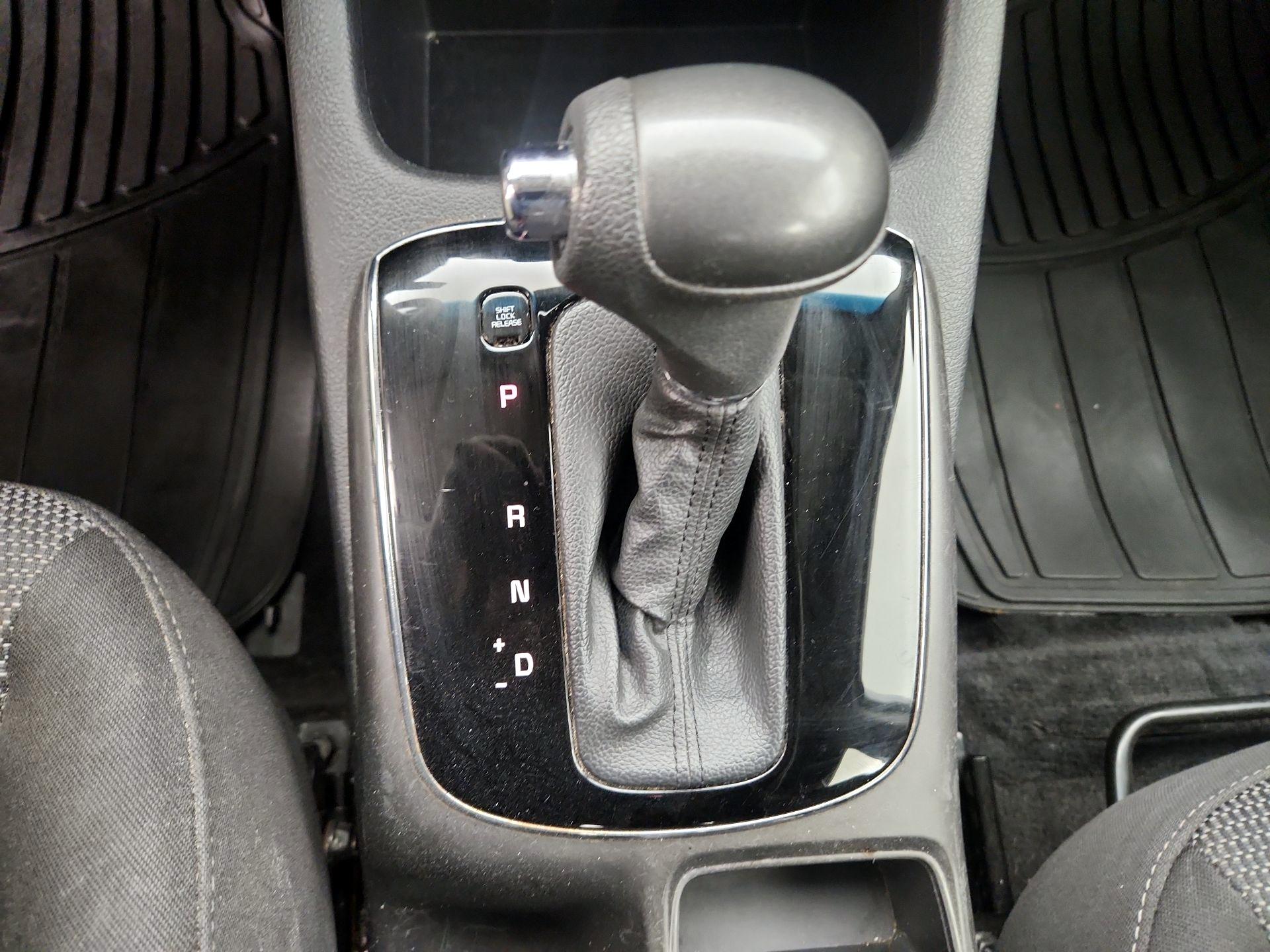 Thumbnail: 2017 Kia Forte - 16
