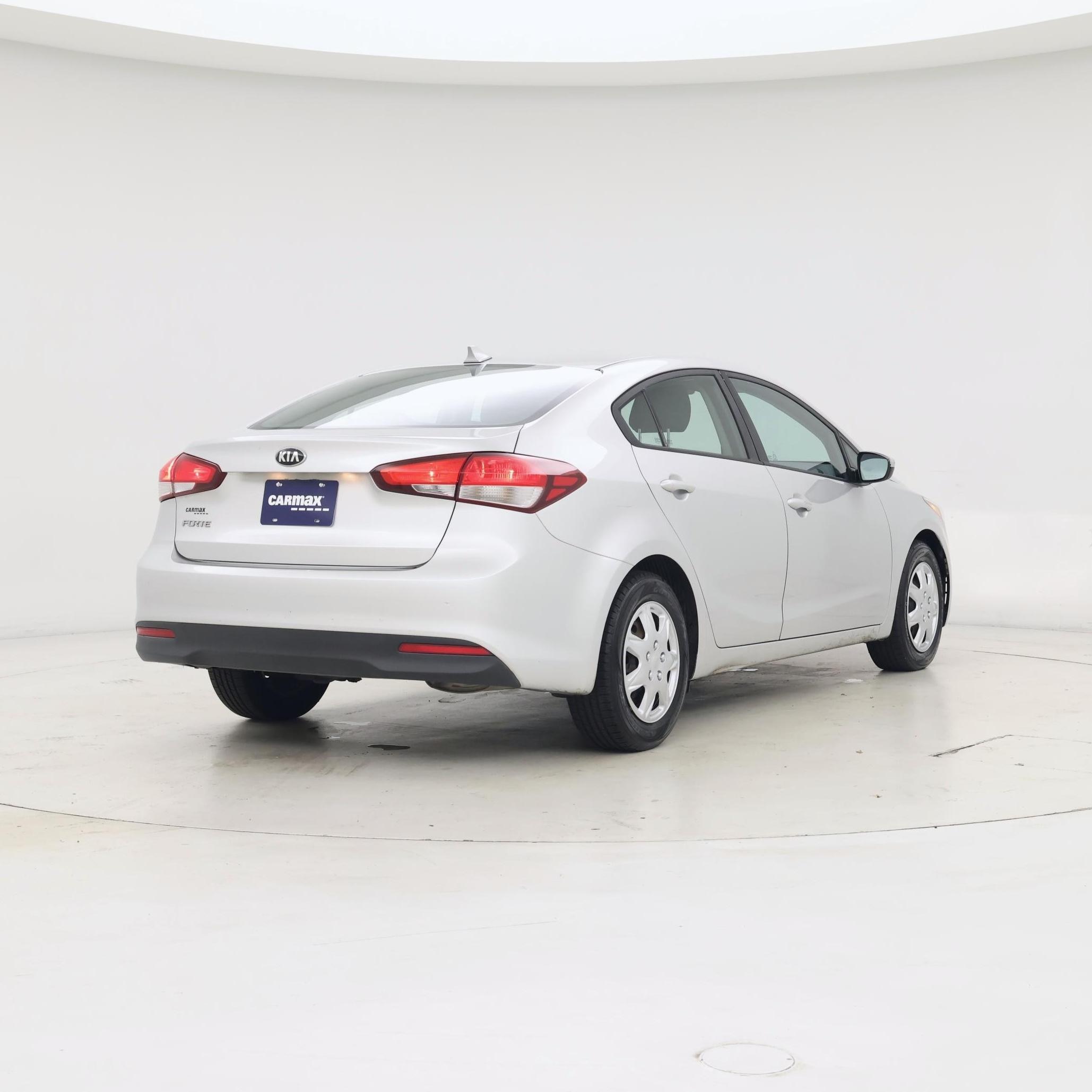 Thumbnail: 2017 Kia Forte - 8
