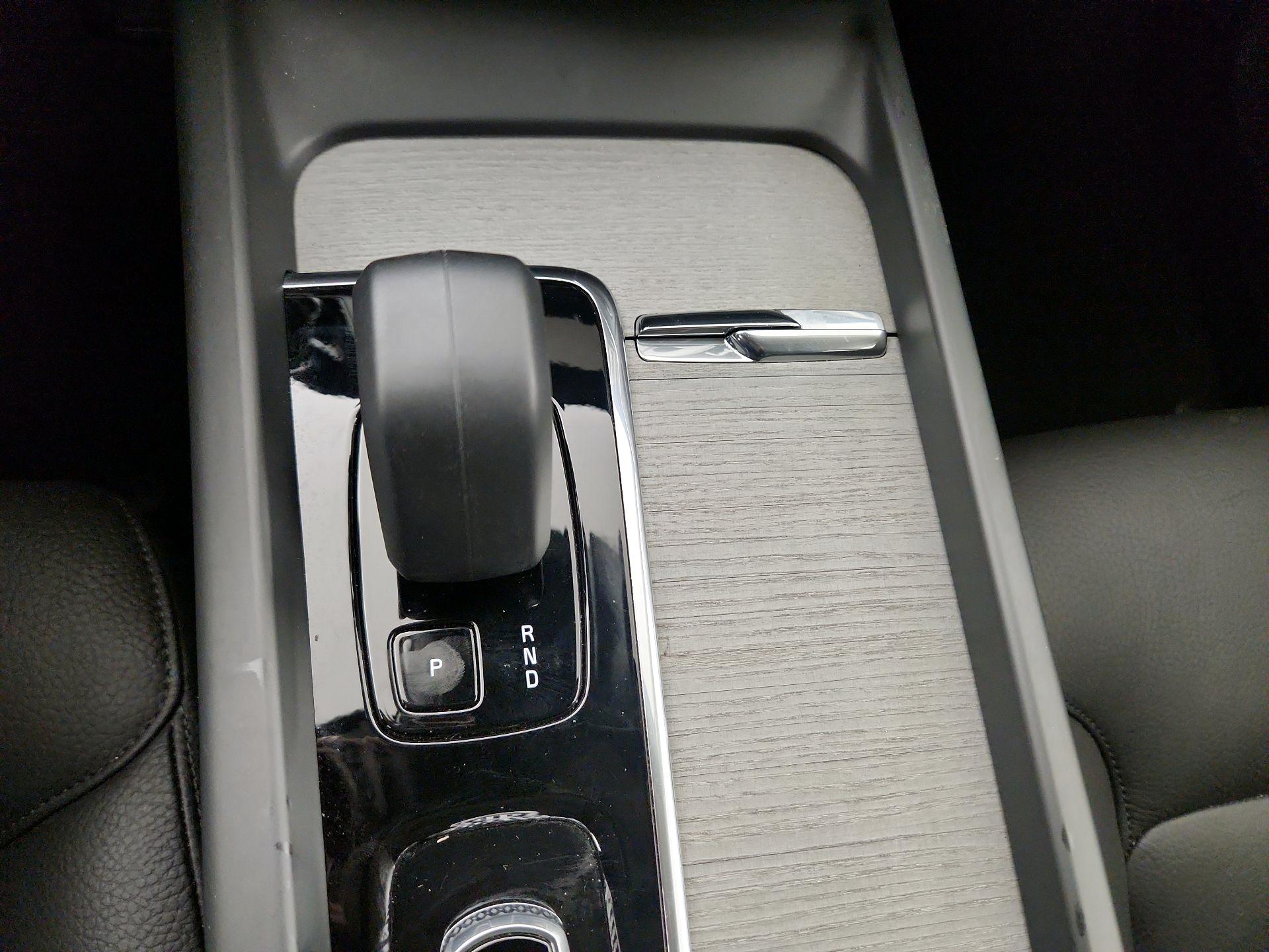 Thumbnail: 2025 Volvo XC60 - 18